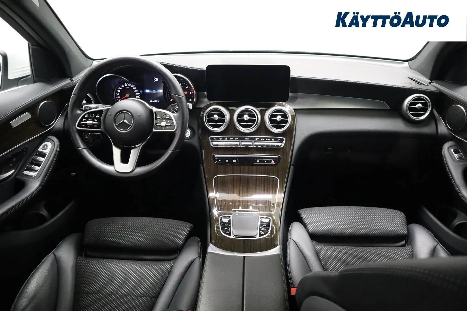 Mercedes-Benz GLC IPJ-355 carousel image