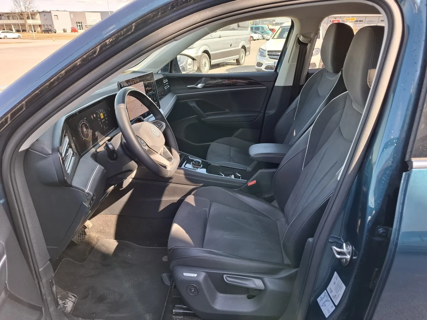 Volkswagen Tiguan SPX-330 carousel image