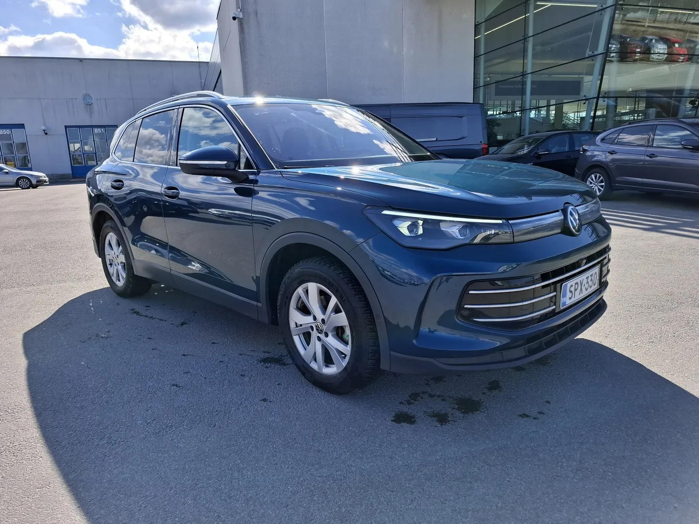 Volkswagen Tiguan SPX-330 carousel image