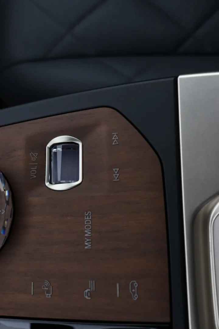 BMW iX NNM-583 carousel image