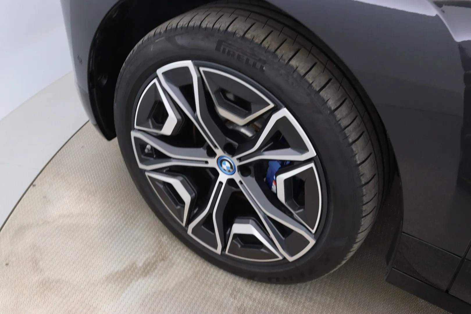 BMW iX NNM-583 carousel image