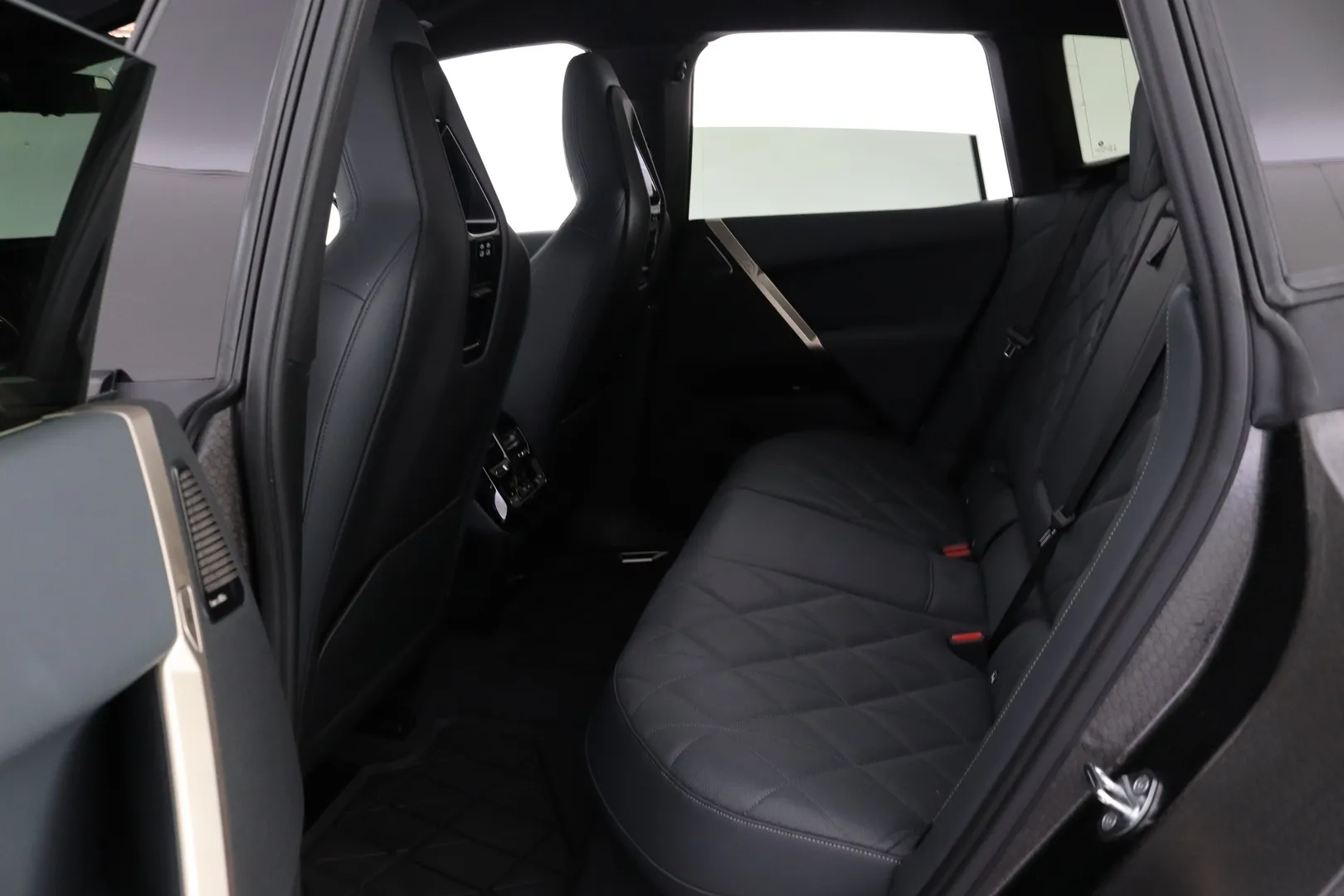 BMW iX NNM-583 carousel image