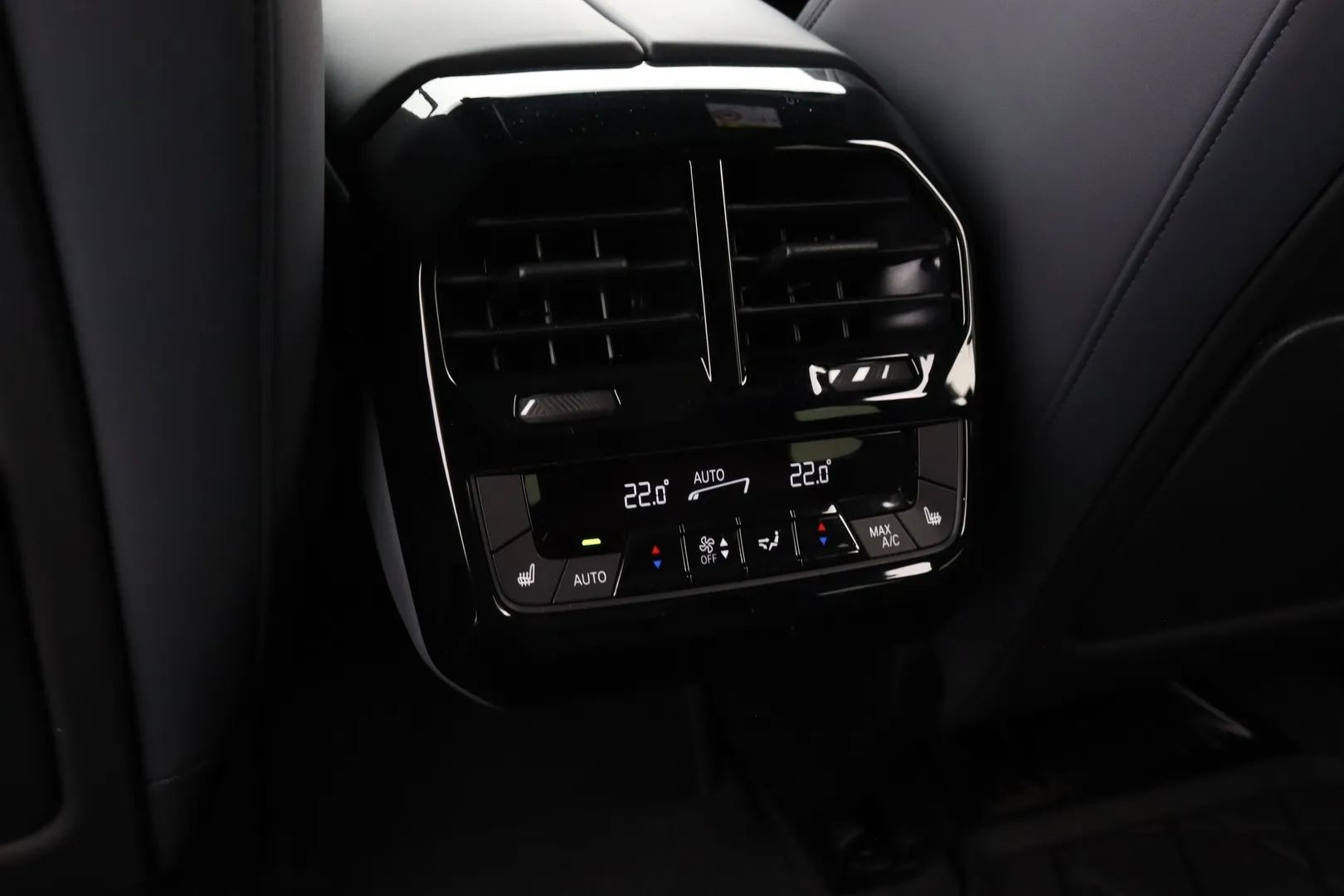 BMW iX NNM-583 carousel image