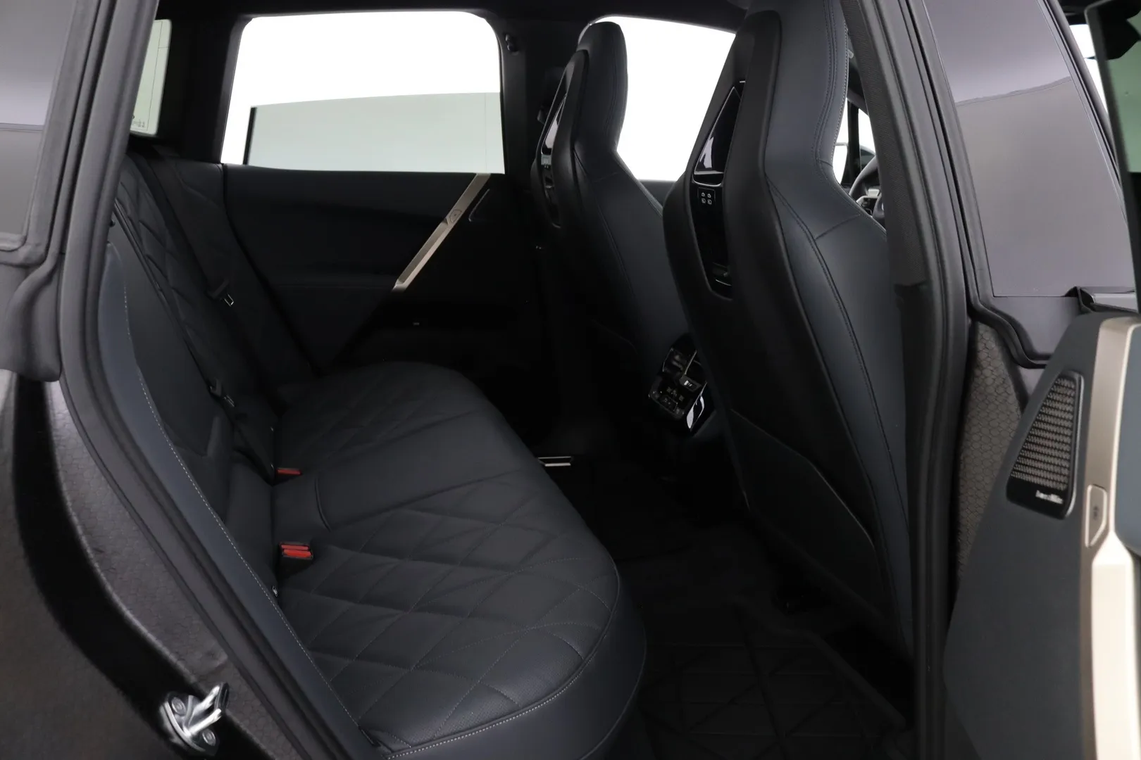 BMW iX NNM-583 carousel image