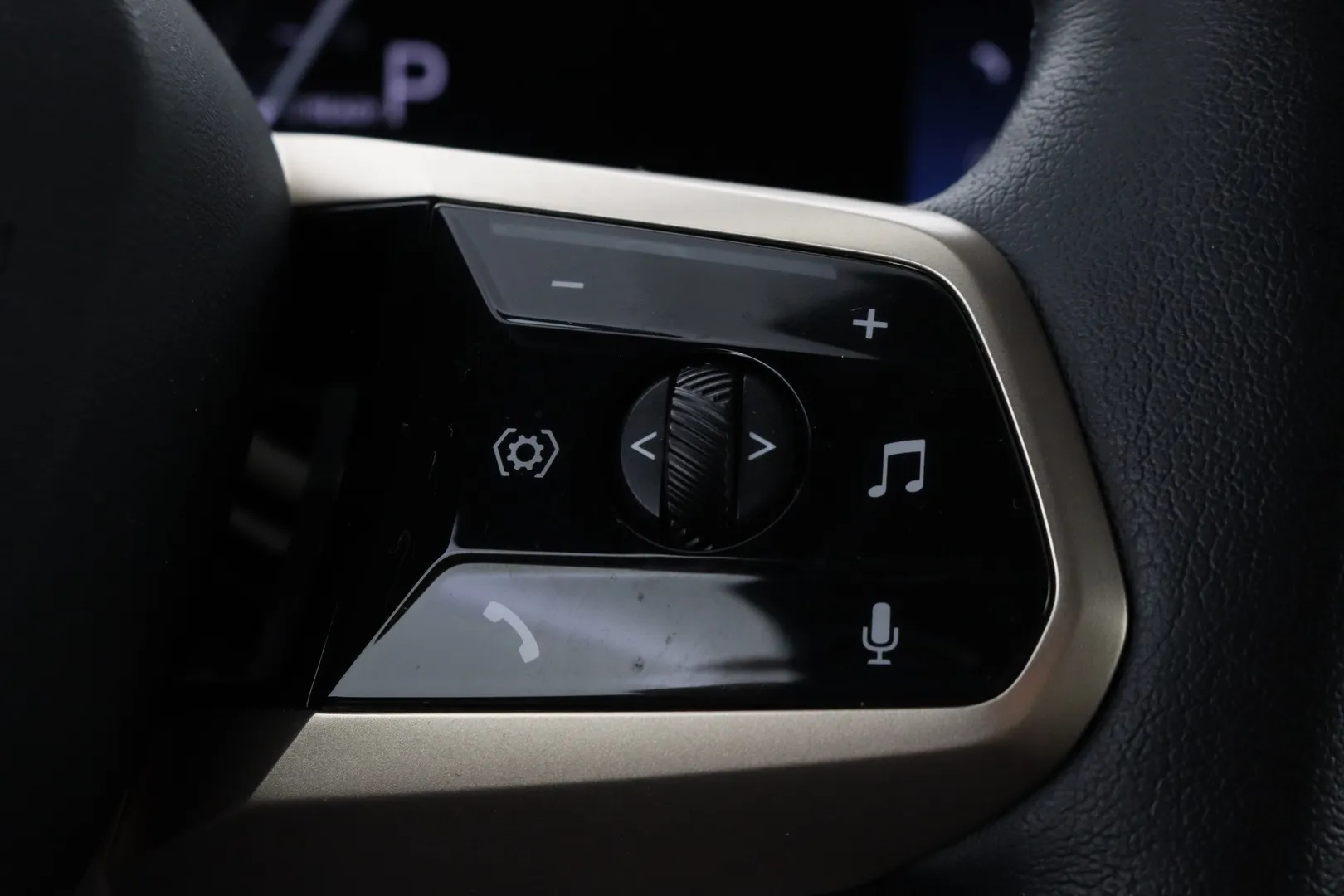 BMW iX NNM-583 carousel image