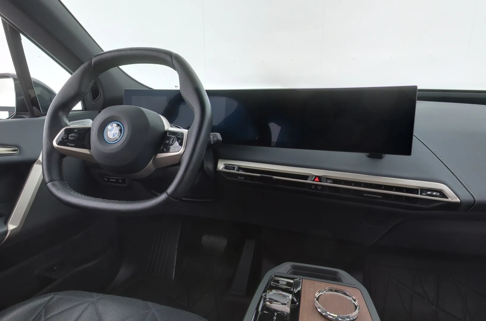 BMW iX NNM-583 carousel image