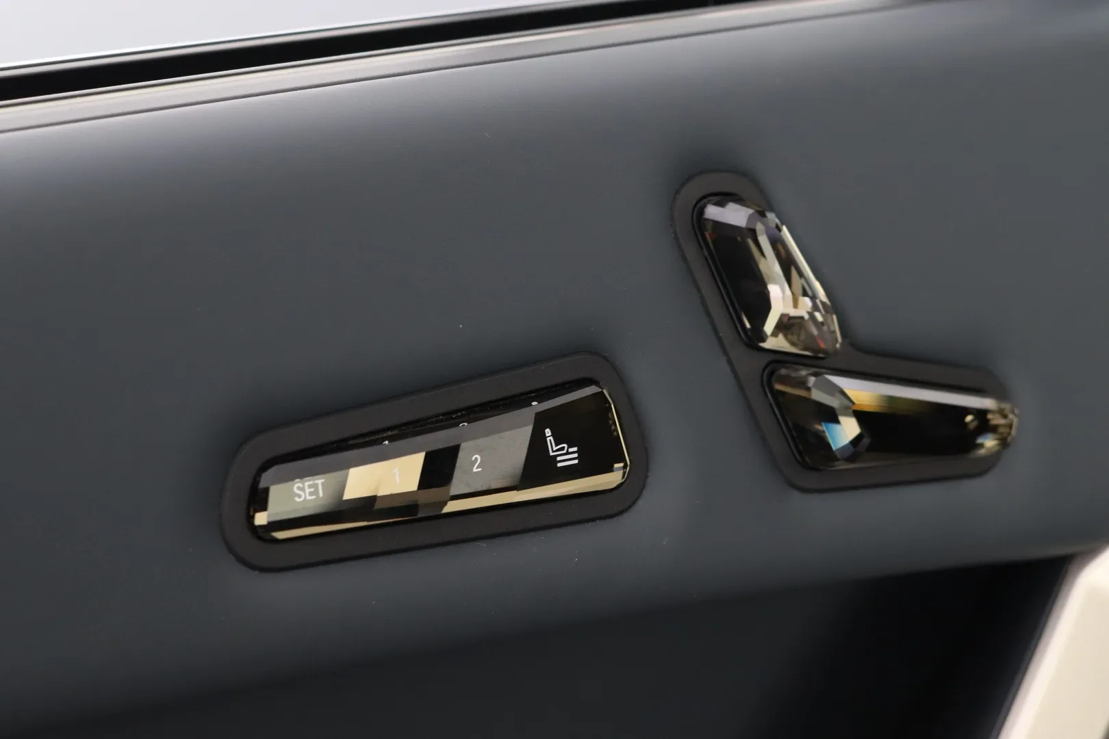 BMW iX NNM-583 carousel image