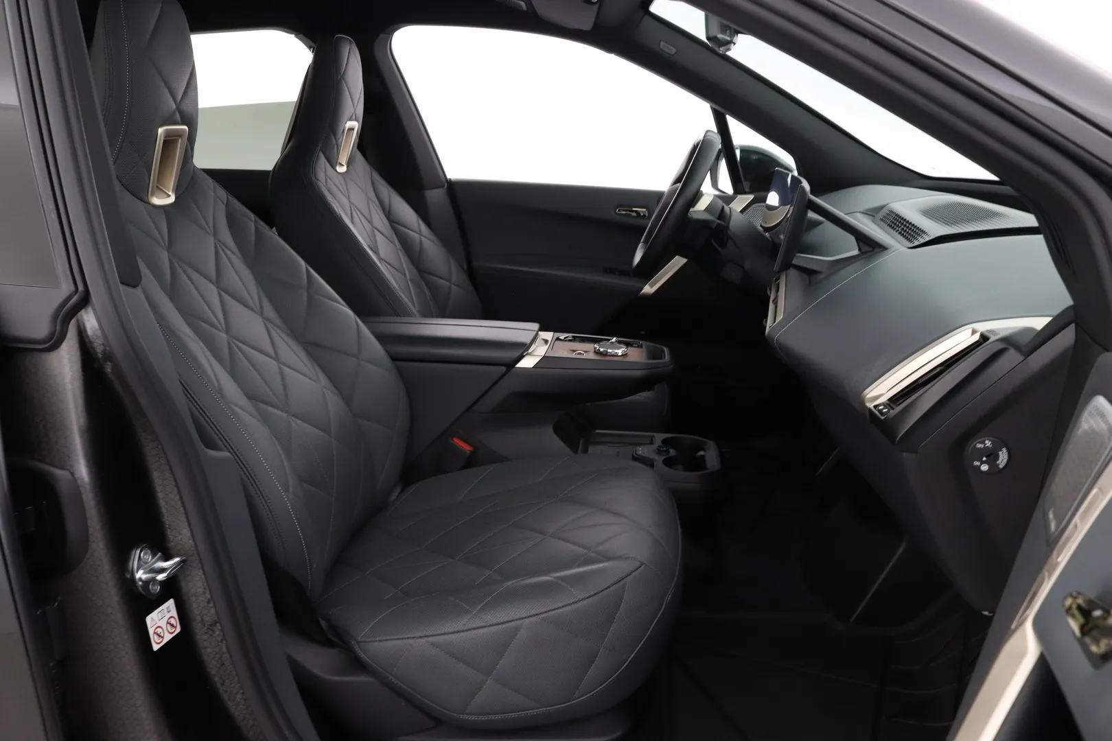 BMW iX NNM-583 carousel image