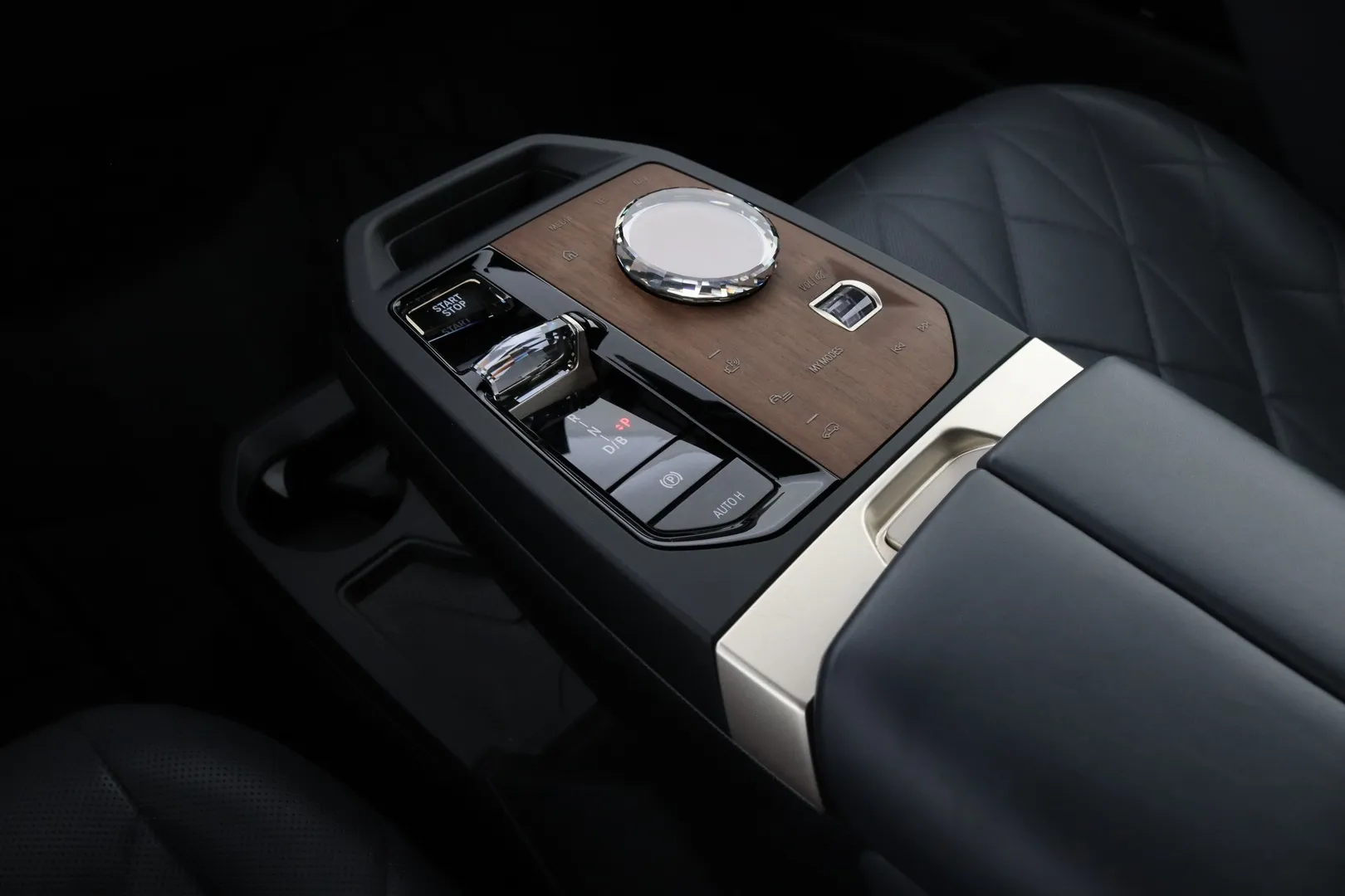 BMW iX NNM-583 carousel image