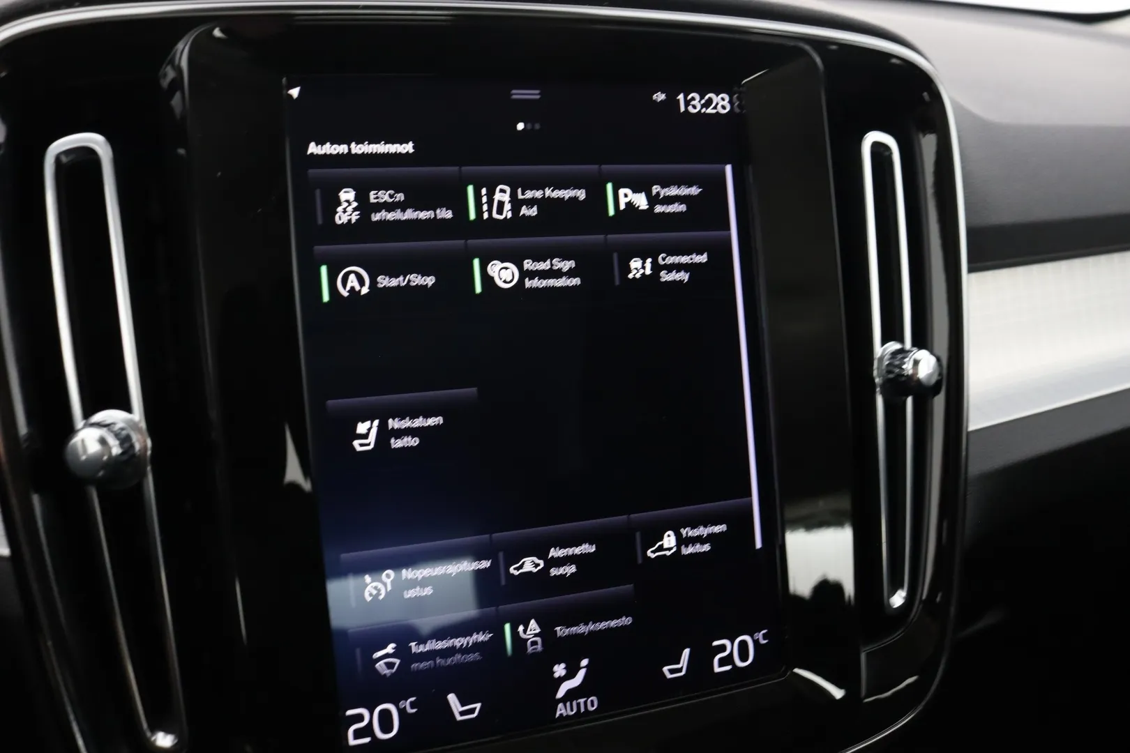 Volvo XC40 IOO-231 carousel image