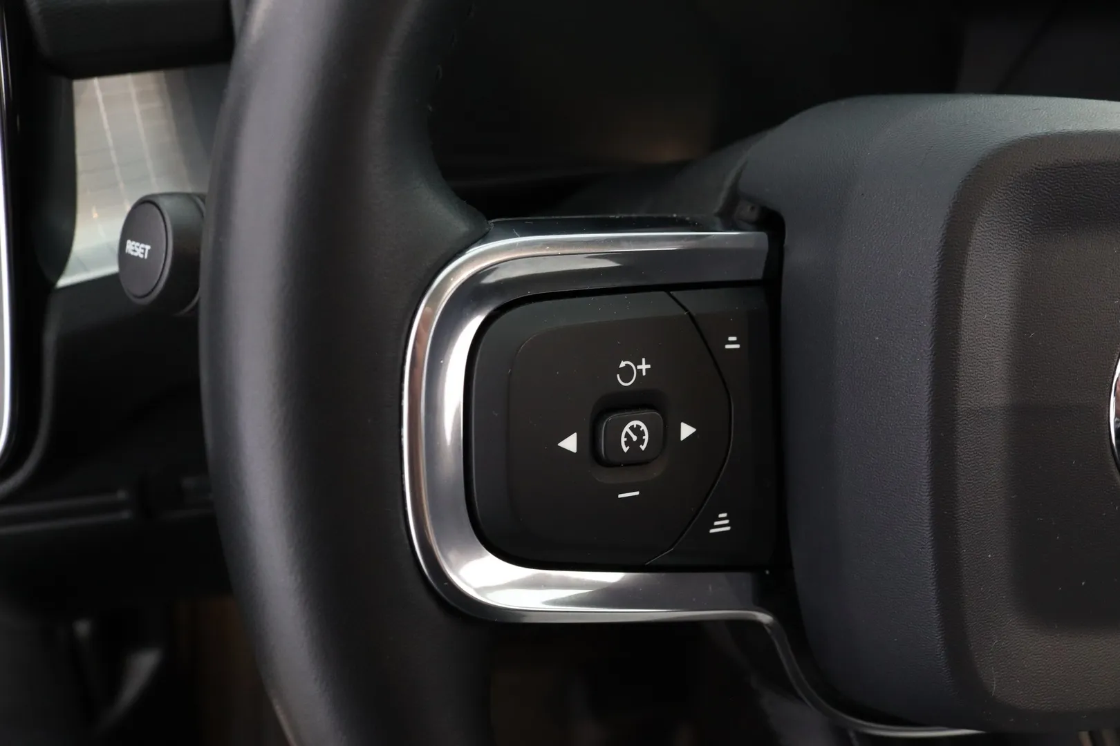 Volvo XC40 IOO-231 carousel image