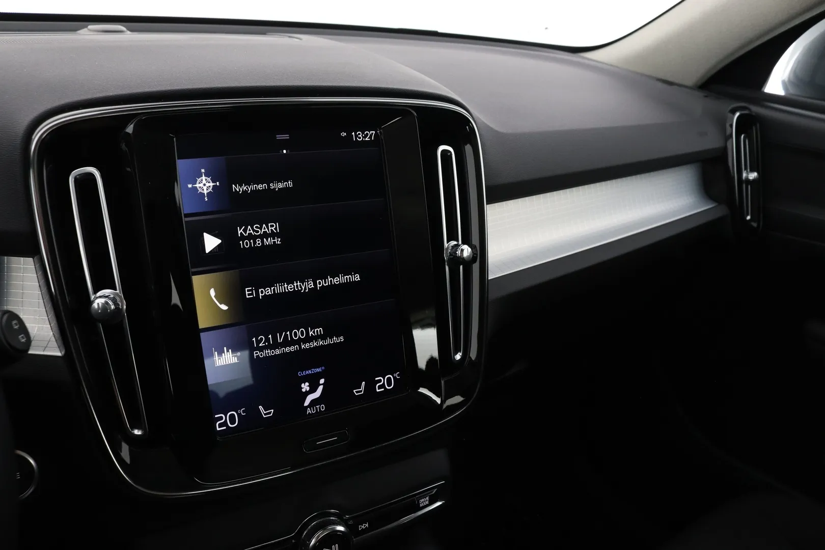 Volvo XC40 IOO-231 carousel image