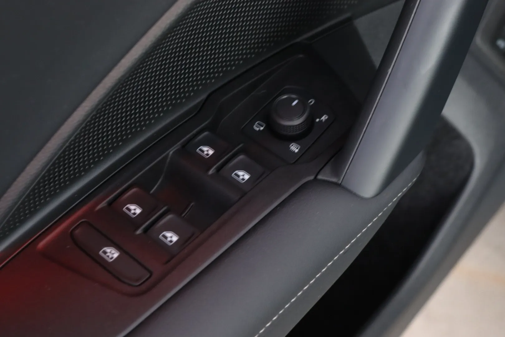 Volkswagen Tiguan GPU-366 carousel image