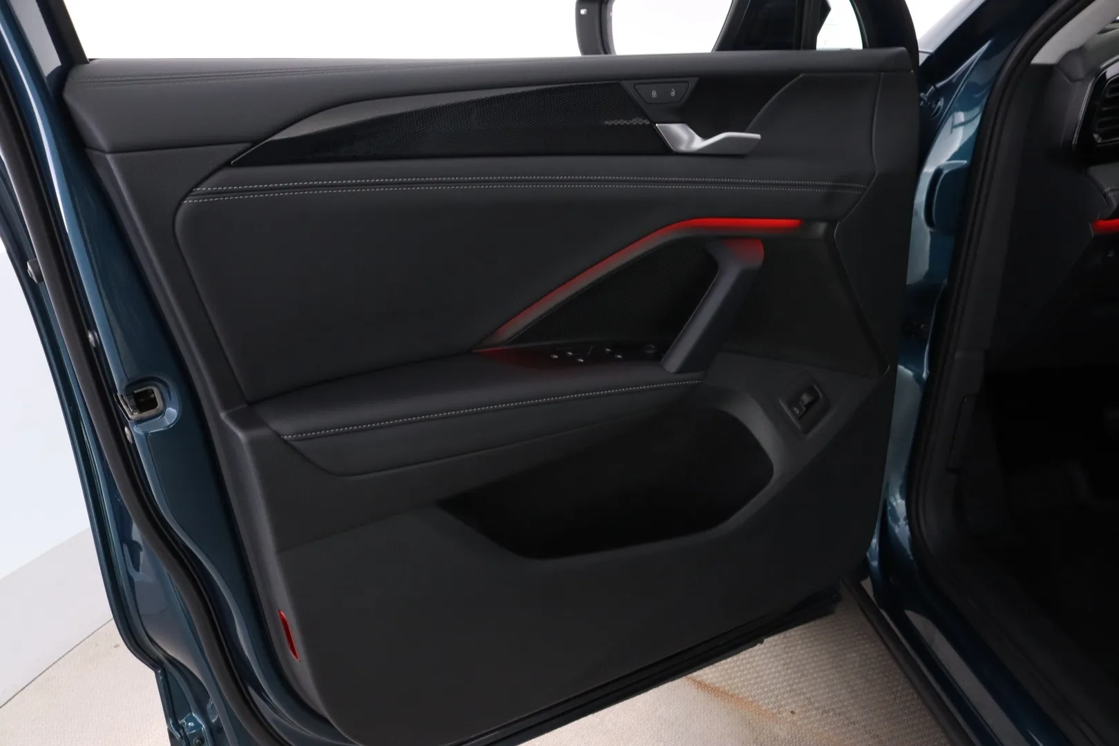 Volkswagen Tiguan GPU-366 carousel image