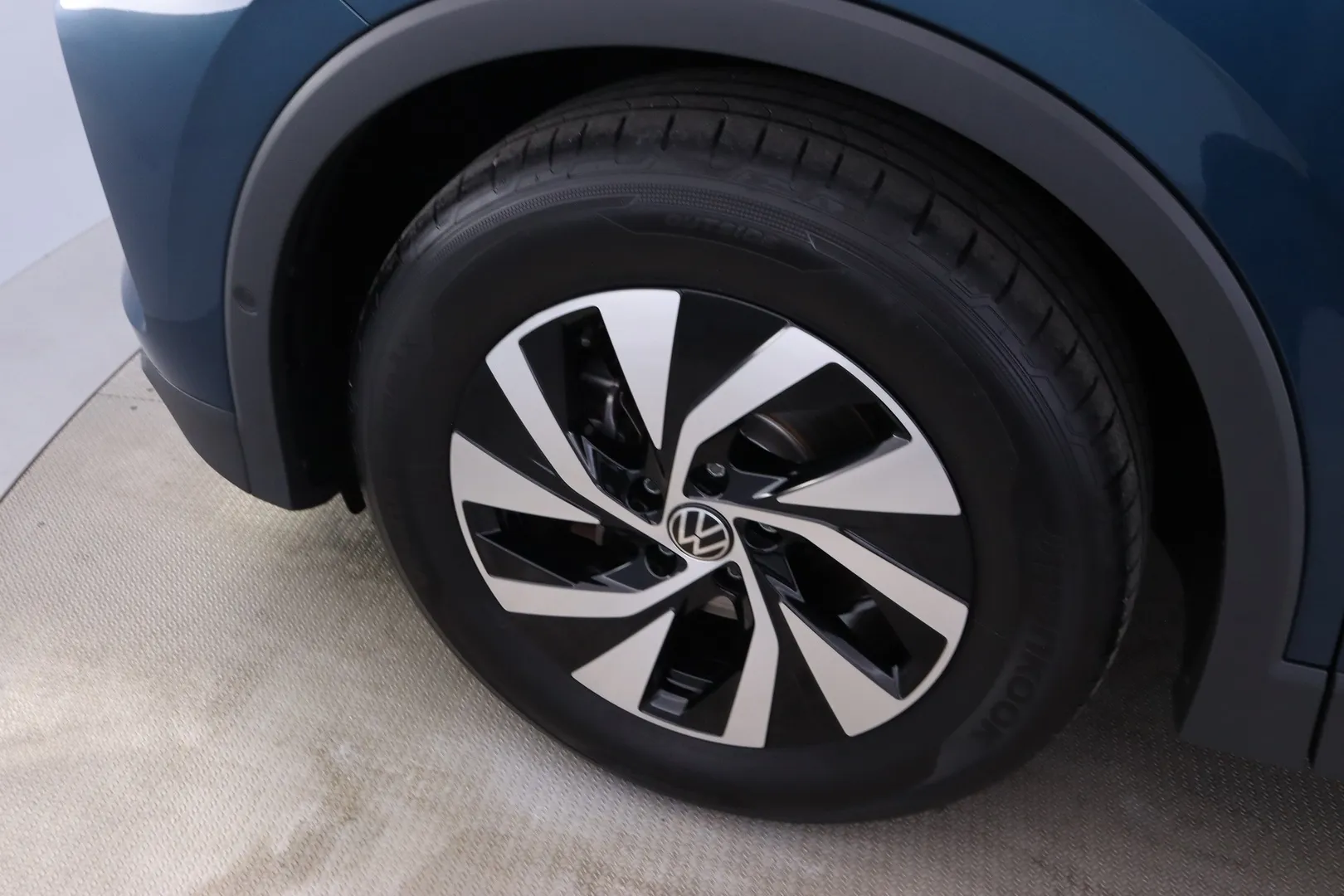 Volkswagen Tiguan GPU-366 carousel image