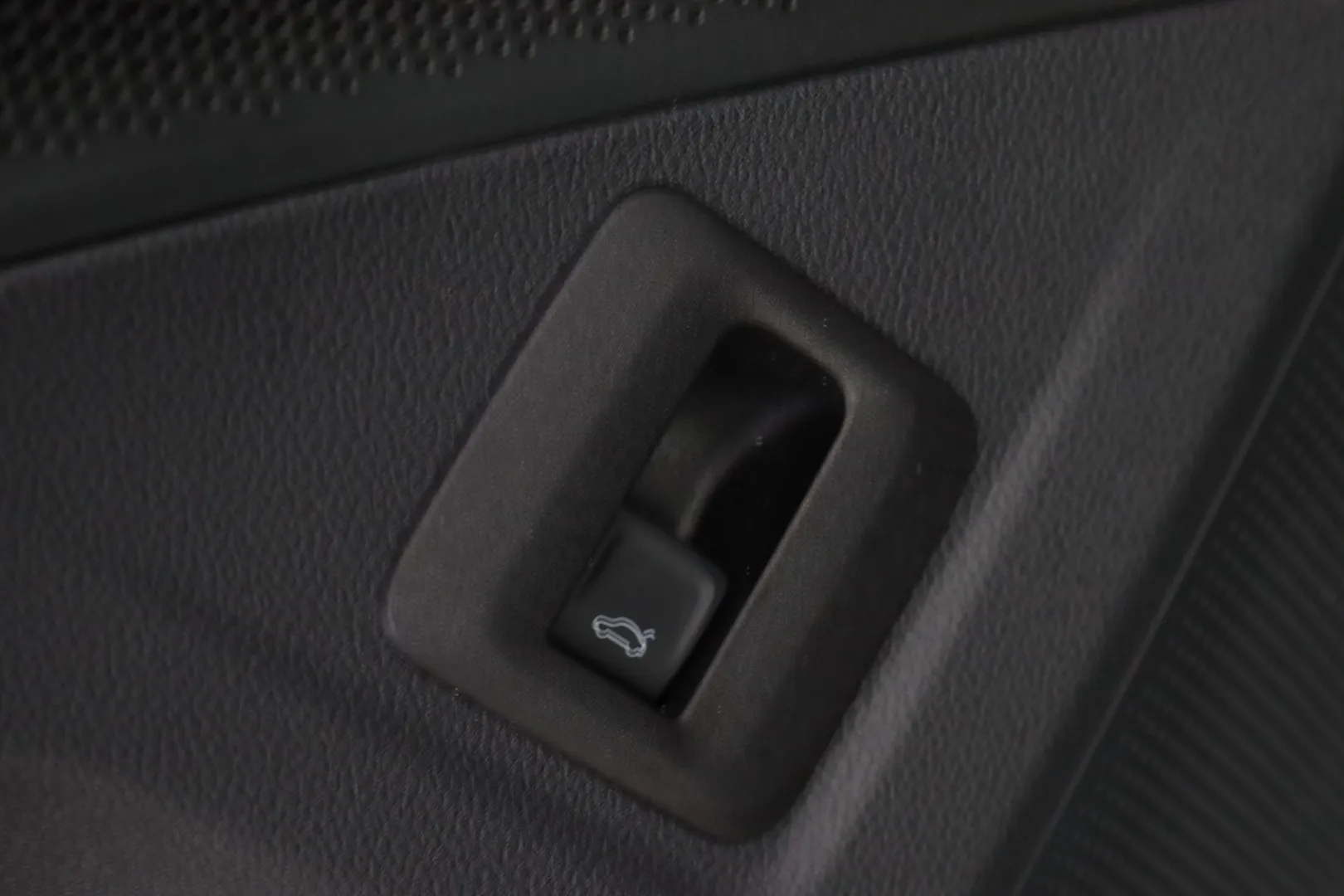 Volkswagen Tiguan GPU-366 carousel image