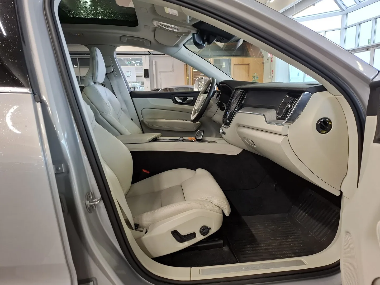 Volvo XC60 JNB-745 carousel image
