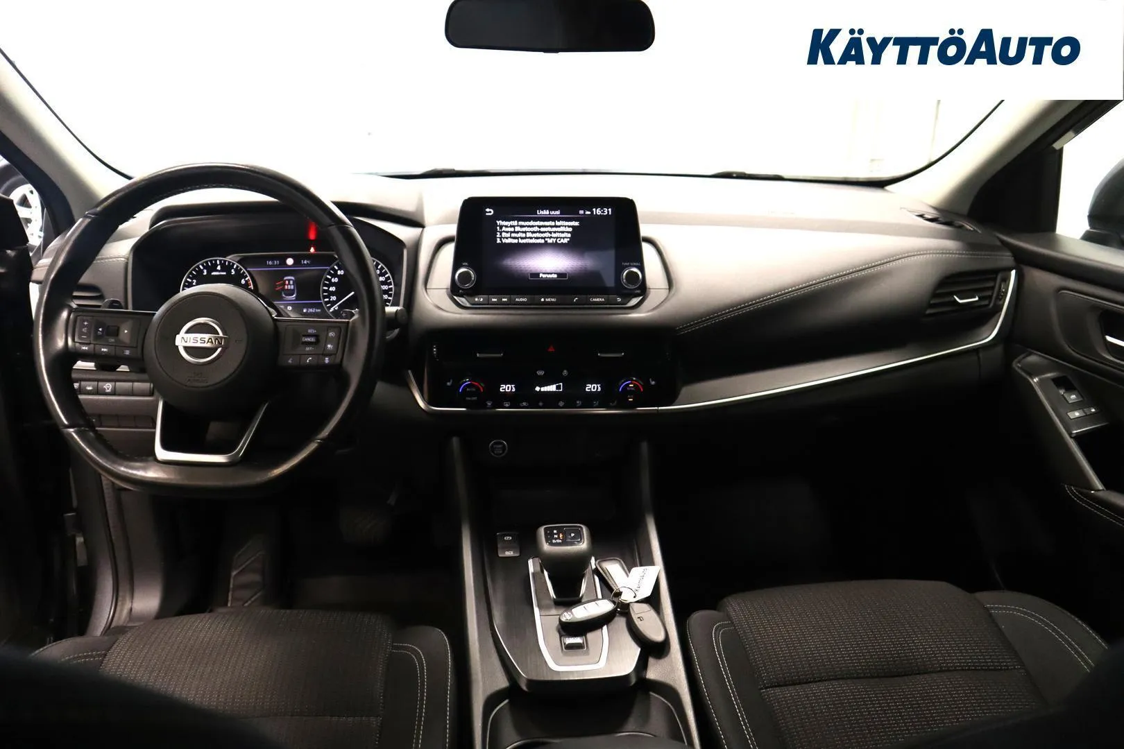 Nissan Qashqai SOU-302 carousel image