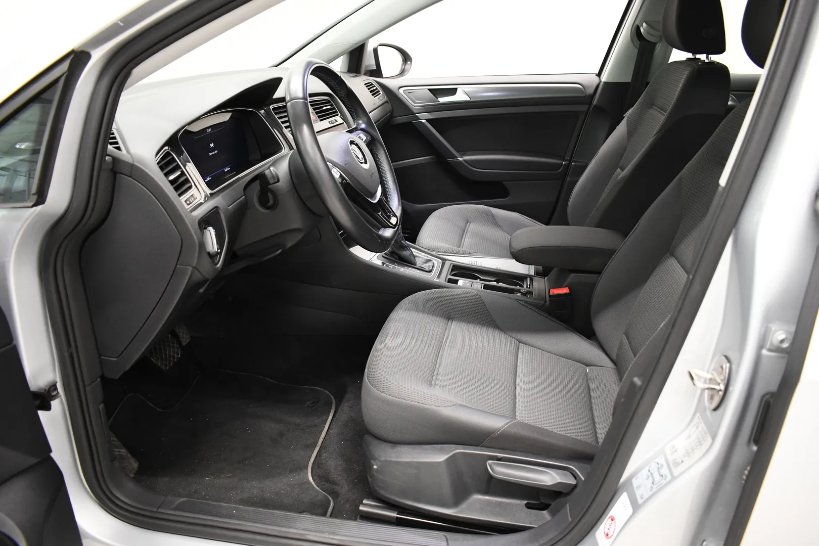 Volkswagen Golf LRH-866 carousel image