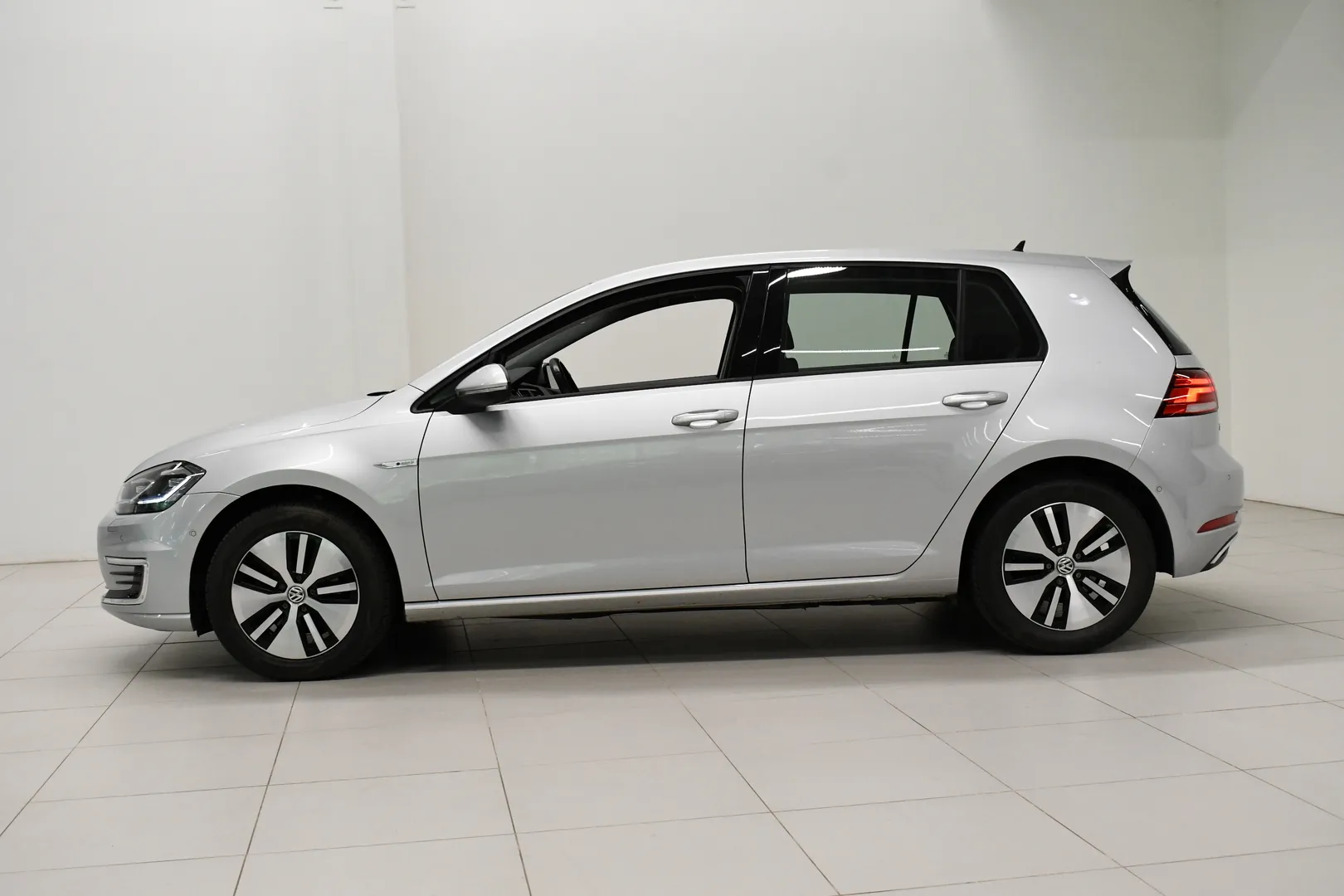 Volkswagen Golf LRH-866 carousel image