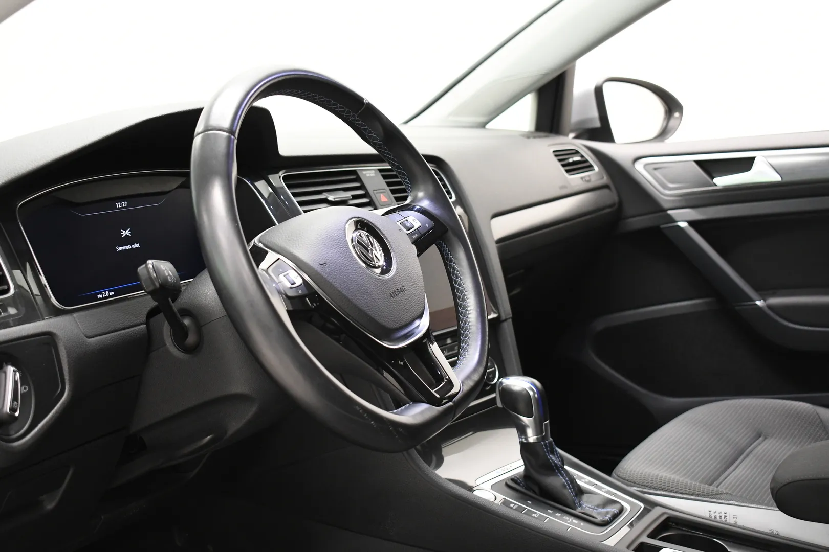 Volkswagen Golf LRH-866 carousel image