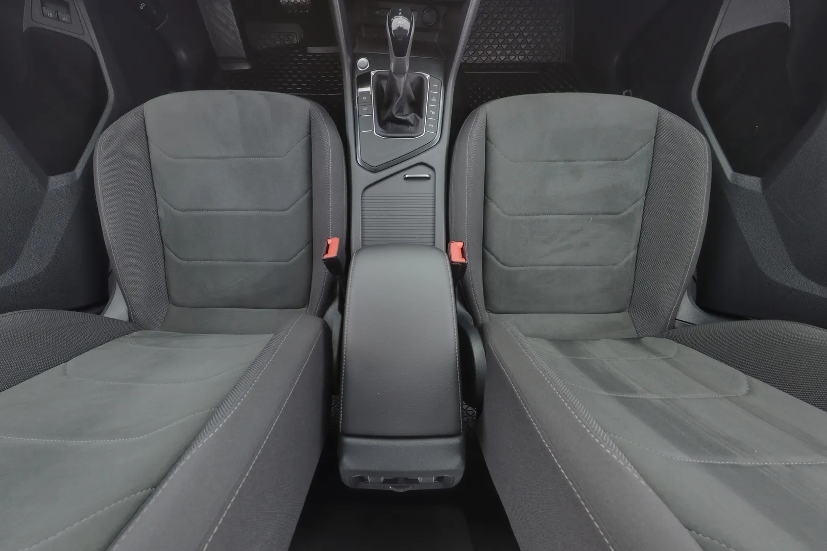 Volkswagen Tiguan ESX-944 carousel image