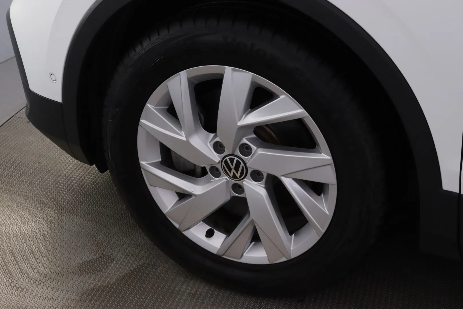 Volkswagen Tiguan ESX-944 carousel image