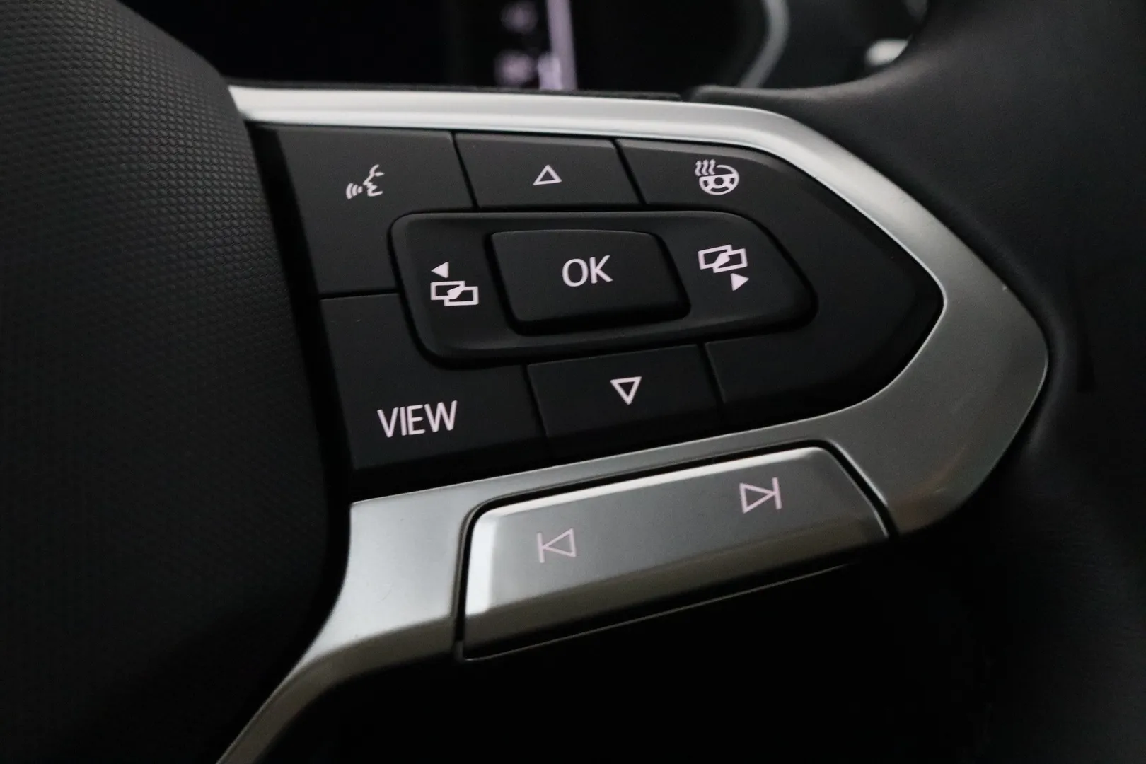 Volkswagen Tiguan ESX-944 carousel image