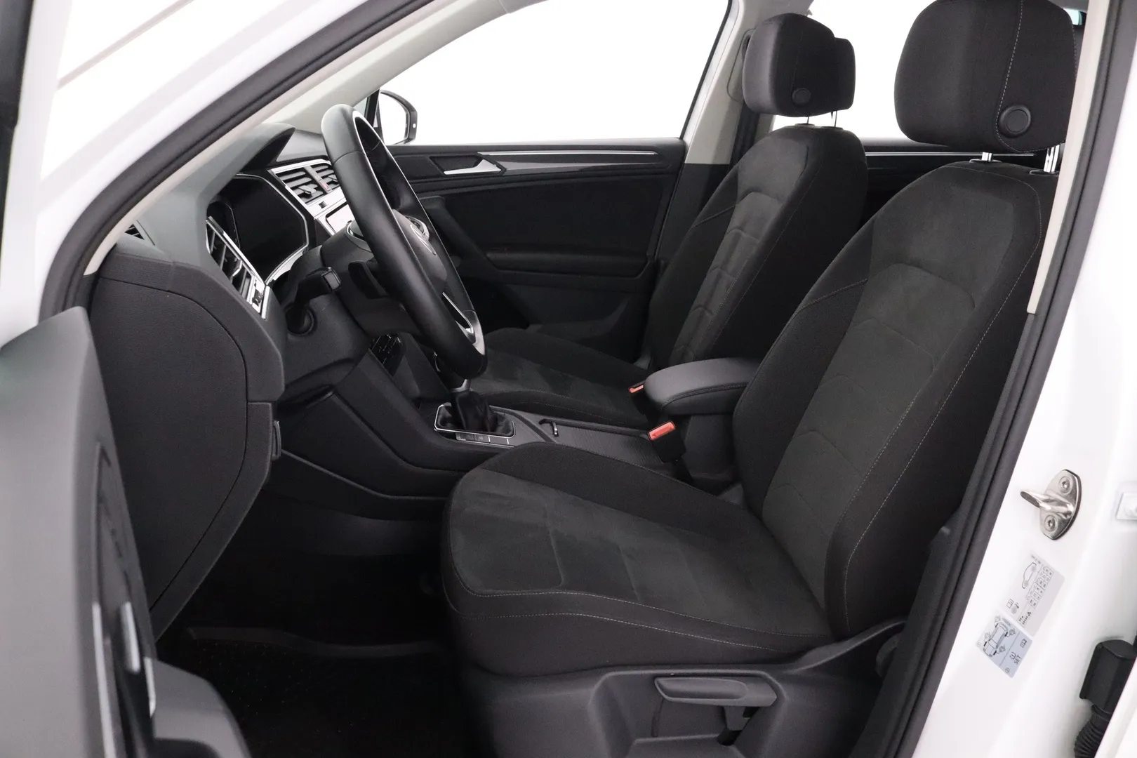 Volkswagen Tiguan ESX-944 carousel image
