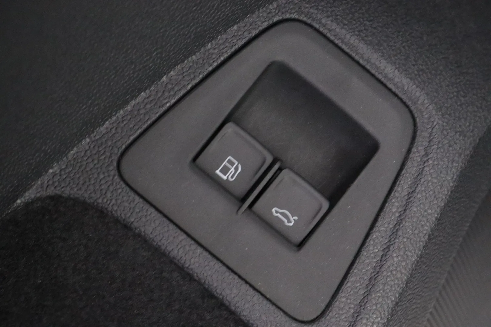 Volkswagen Tiguan ESX-944 carousel image