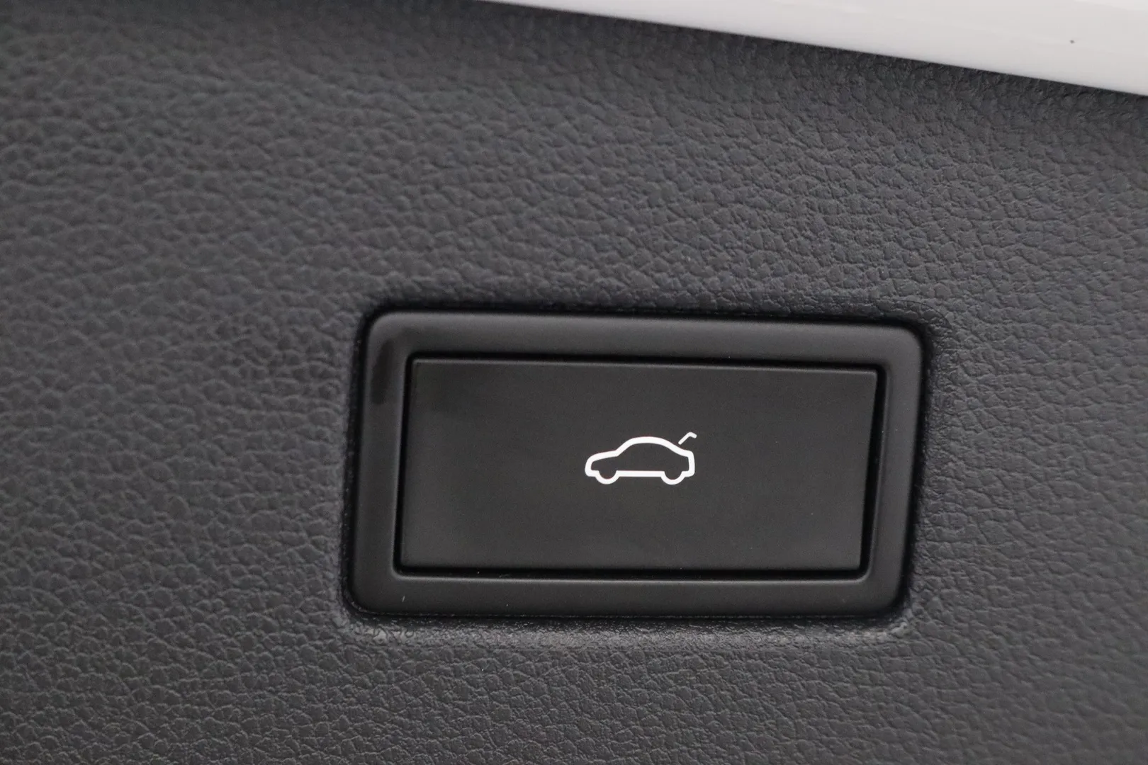 Volkswagen Tiguan ESX-944 carousel image