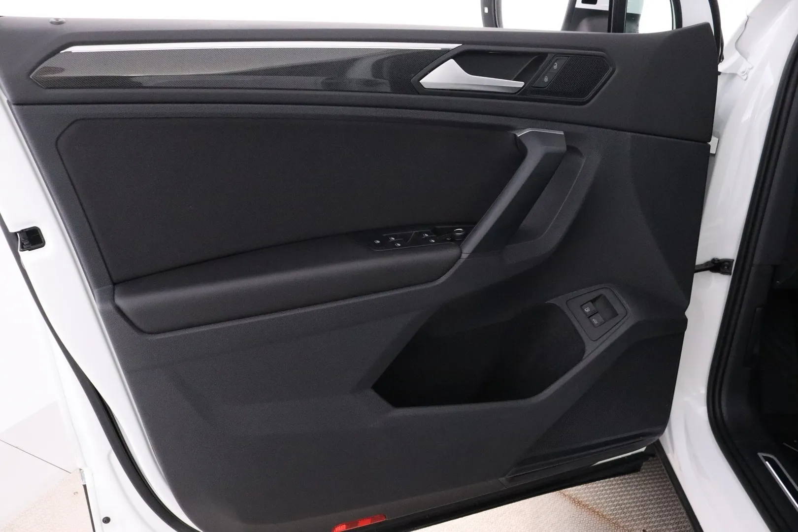 Volkswagen Tiguan ESX-944 carousel image