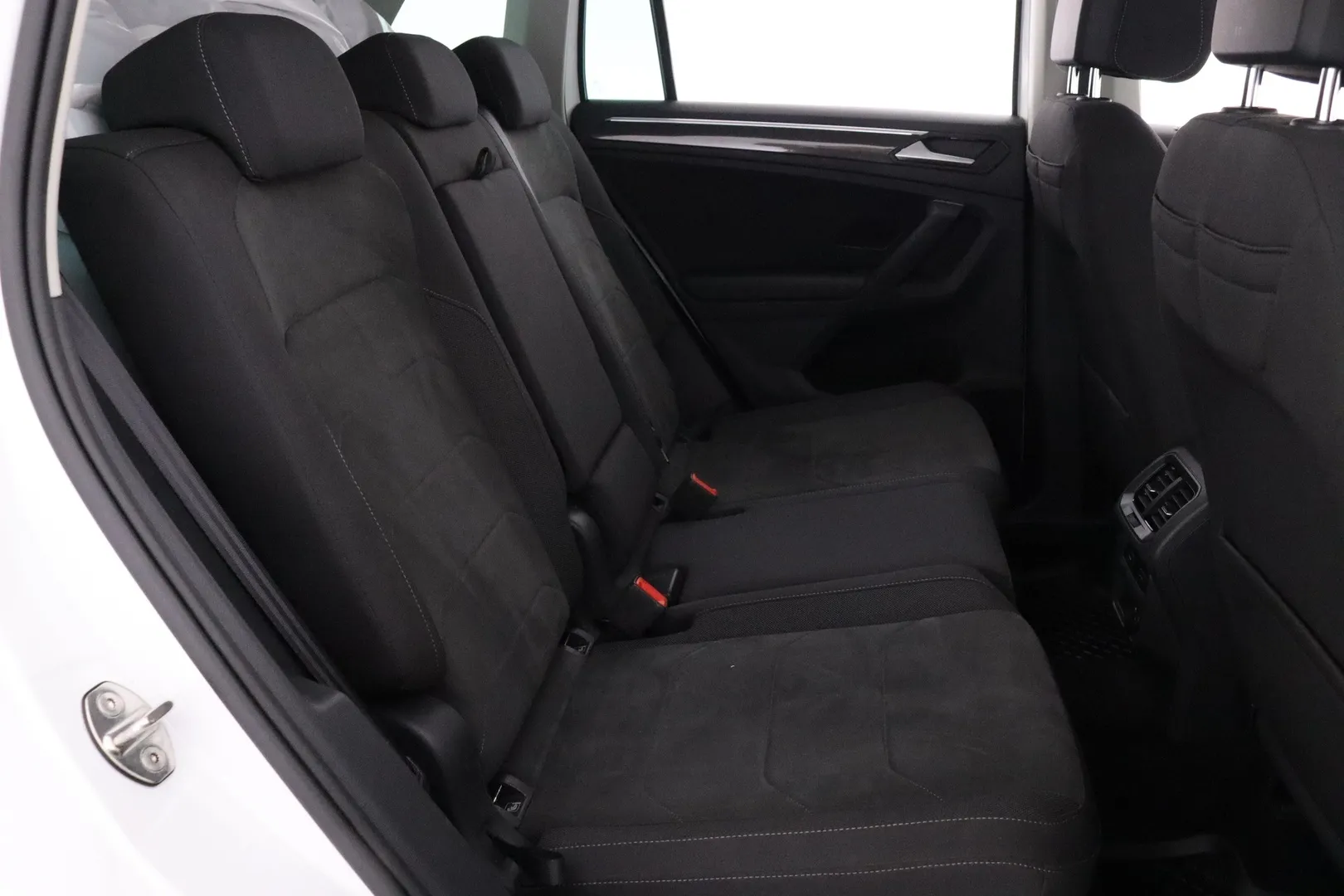 Volkswagen Tiguan ESX-944 carousel image