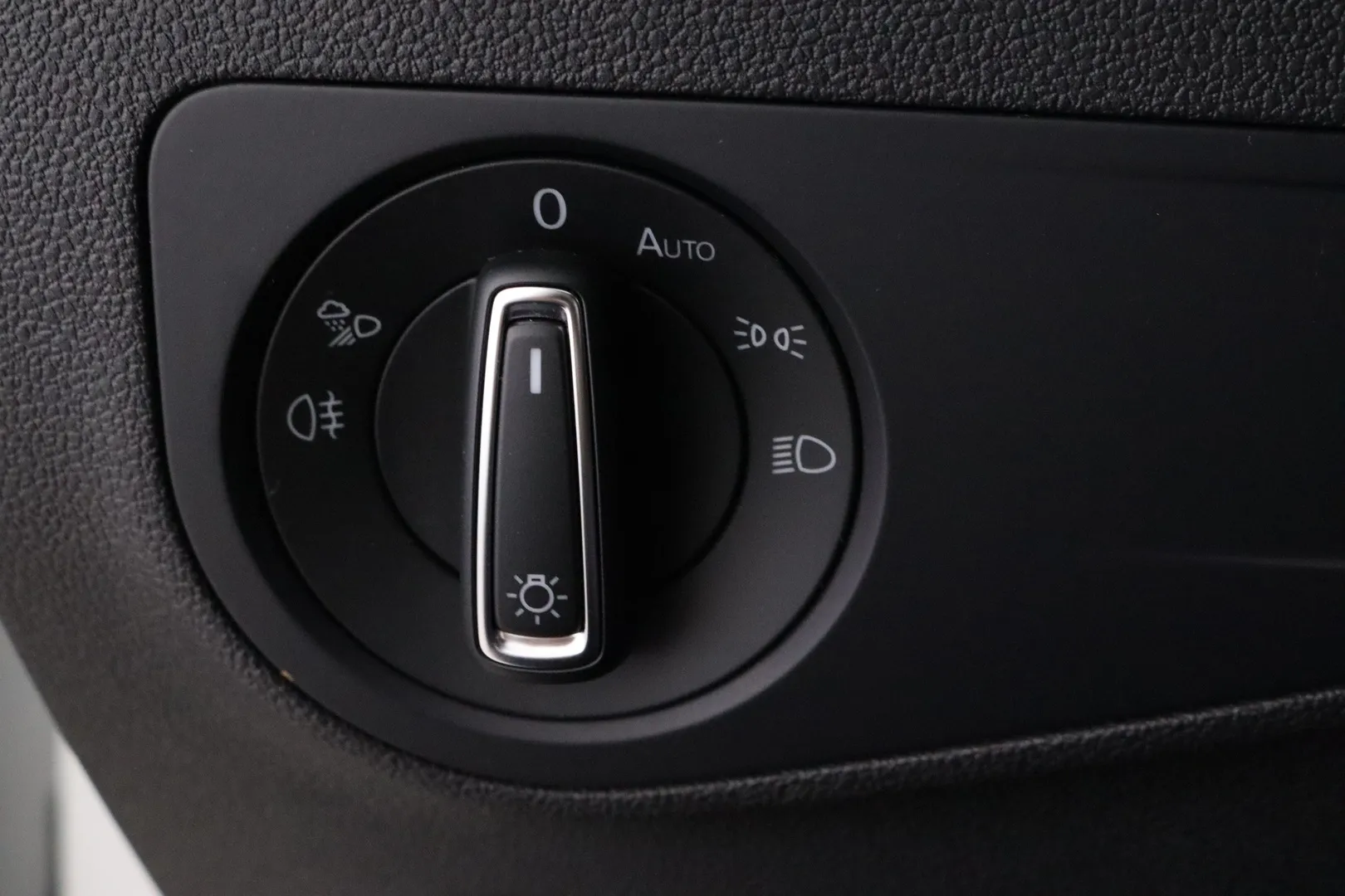 Volkswagen Tiguan ESX-944 carousel image