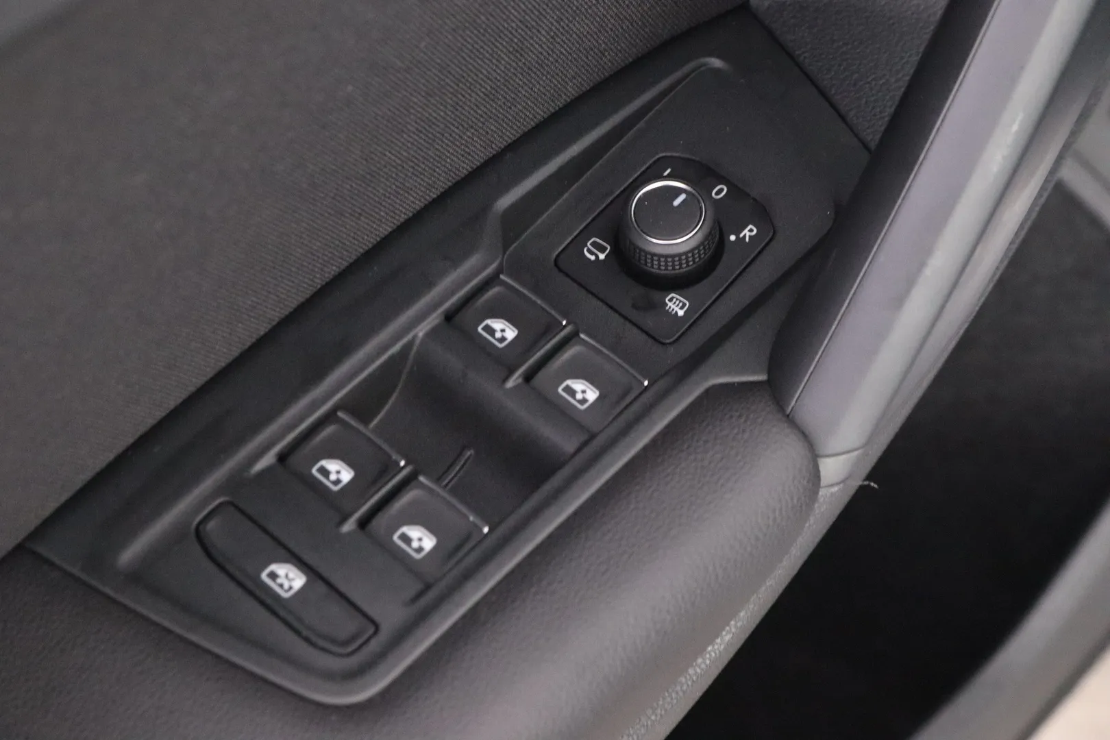 Volkswagen Tiguan ESX-944 carousel image