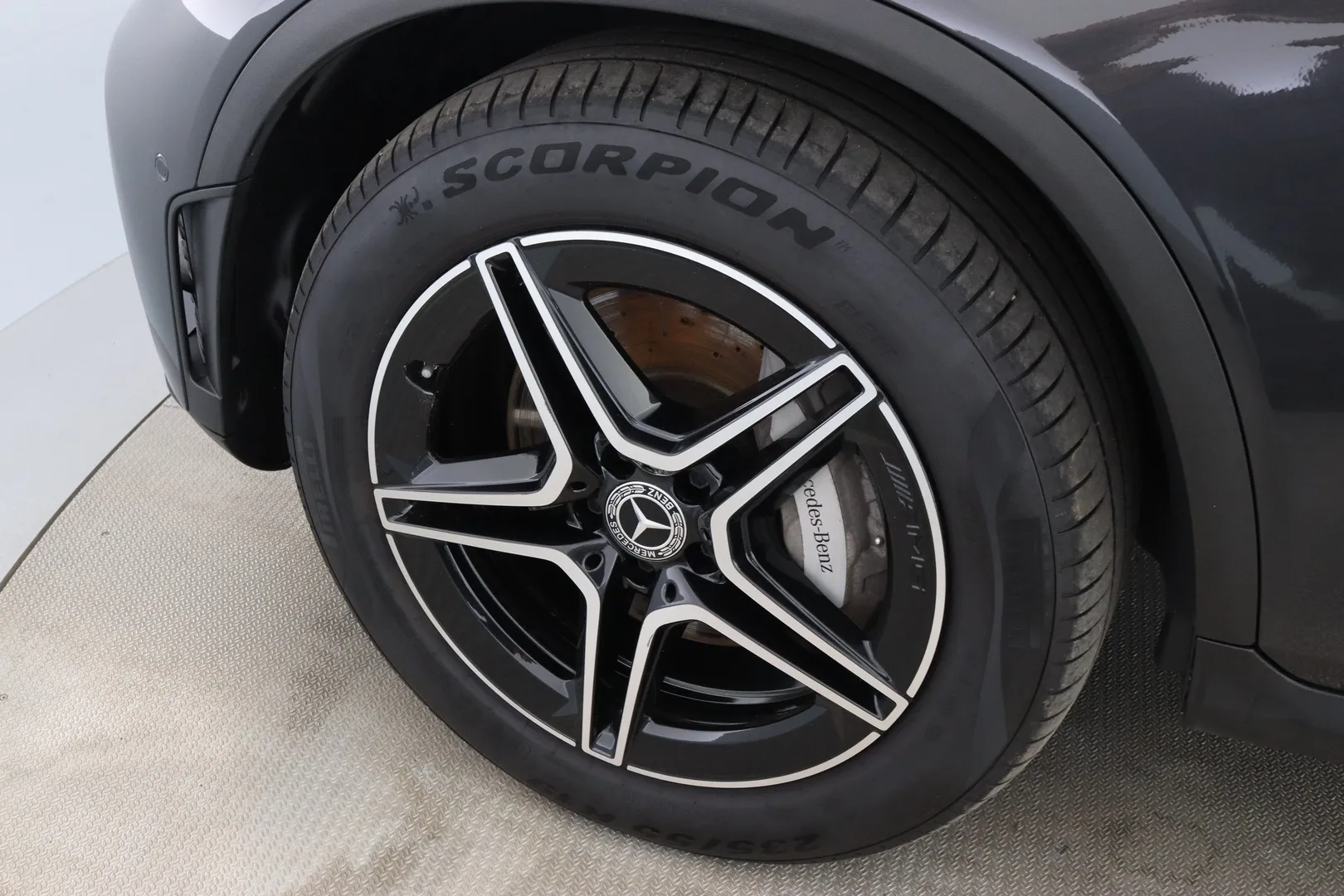 Mercedes-Benz GLC YMN-244 carousel image