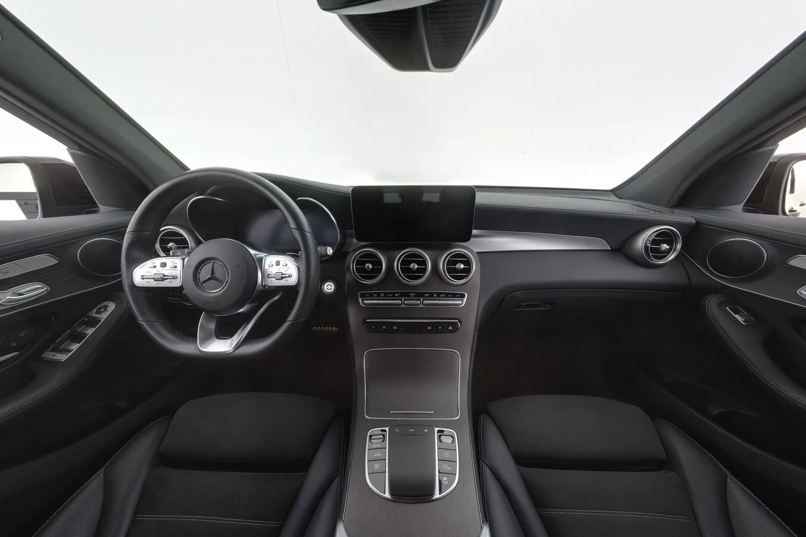 Mercedes-Benz GLC YMN-244 carousel image