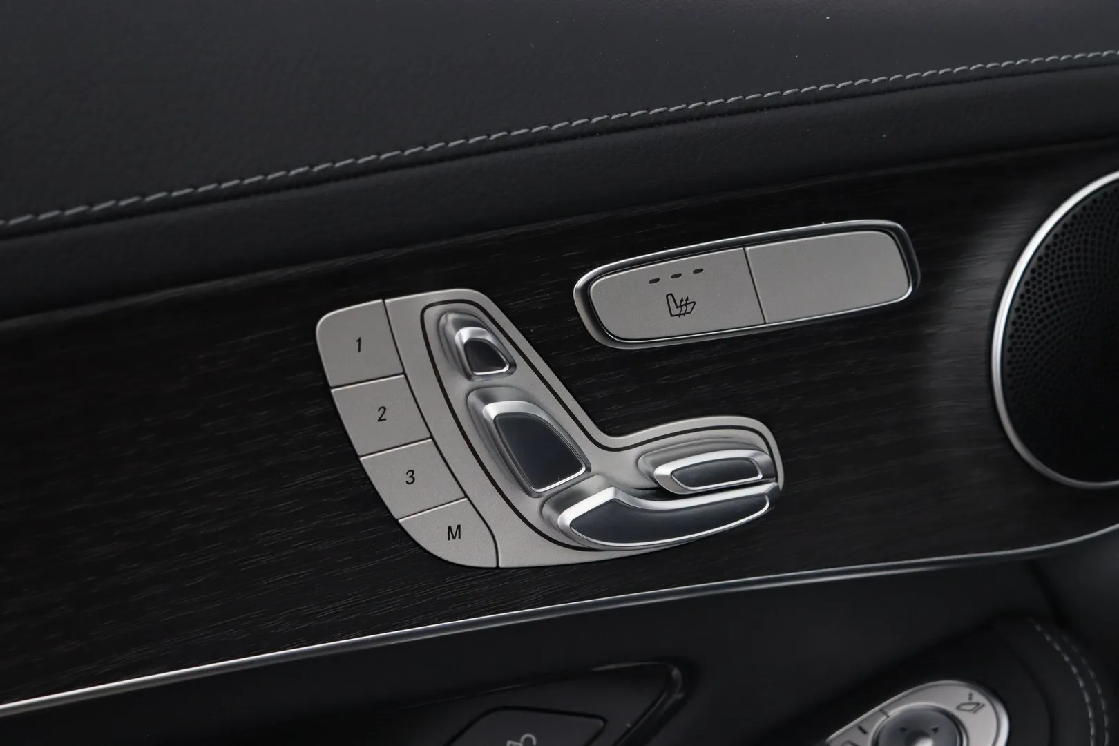 Mercedes-Benz GLC YMN-244 carousel image