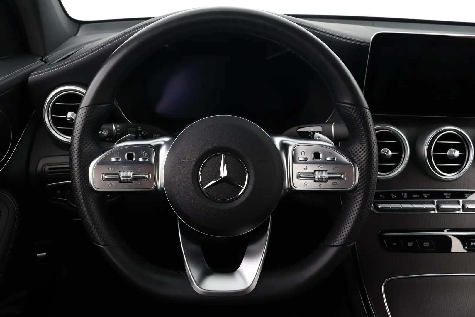 Mercedes-Benz GLC YMN-244 carousel image
