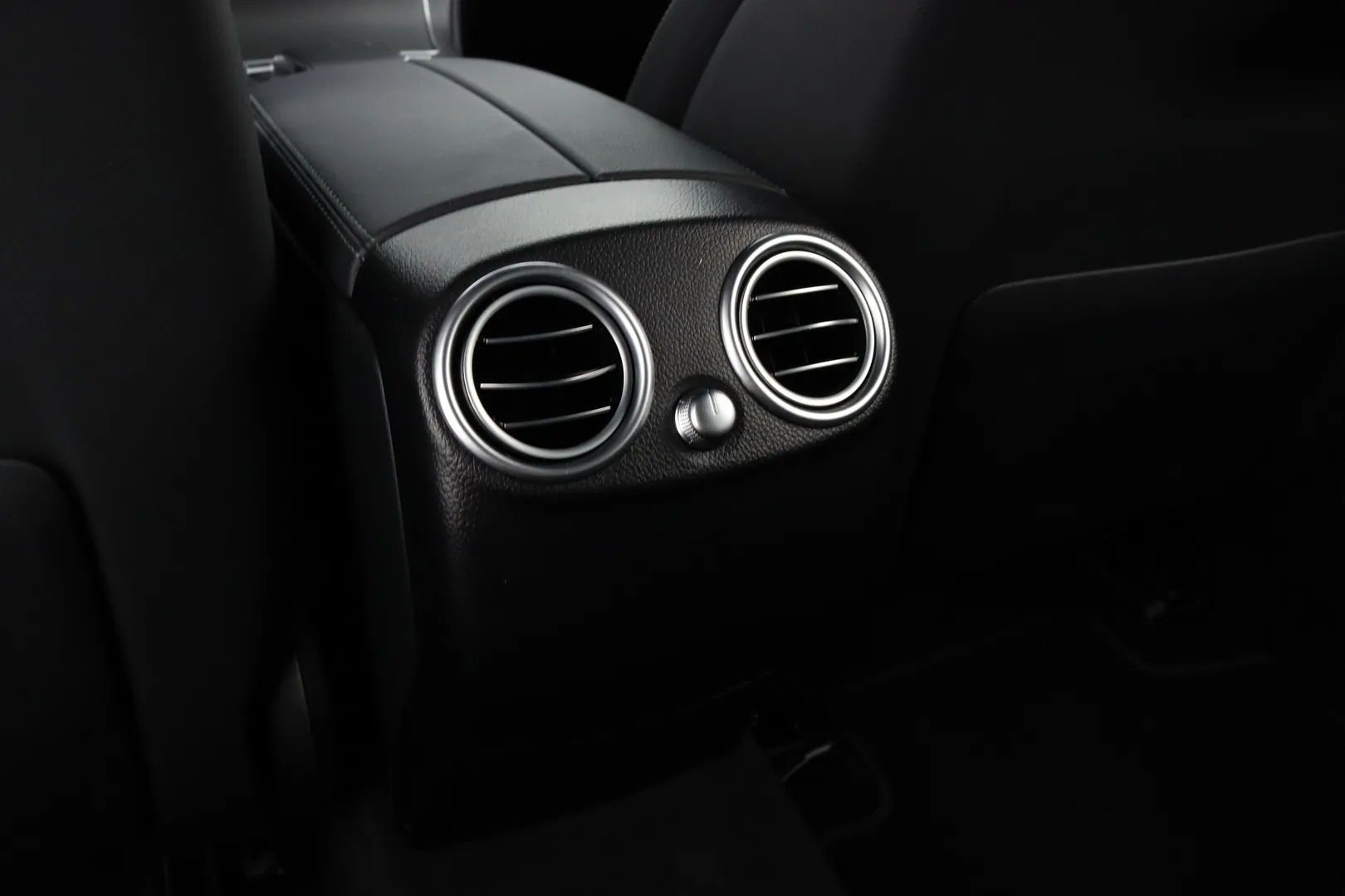 Mercedes-Benz GLC YMN-244 carousel image