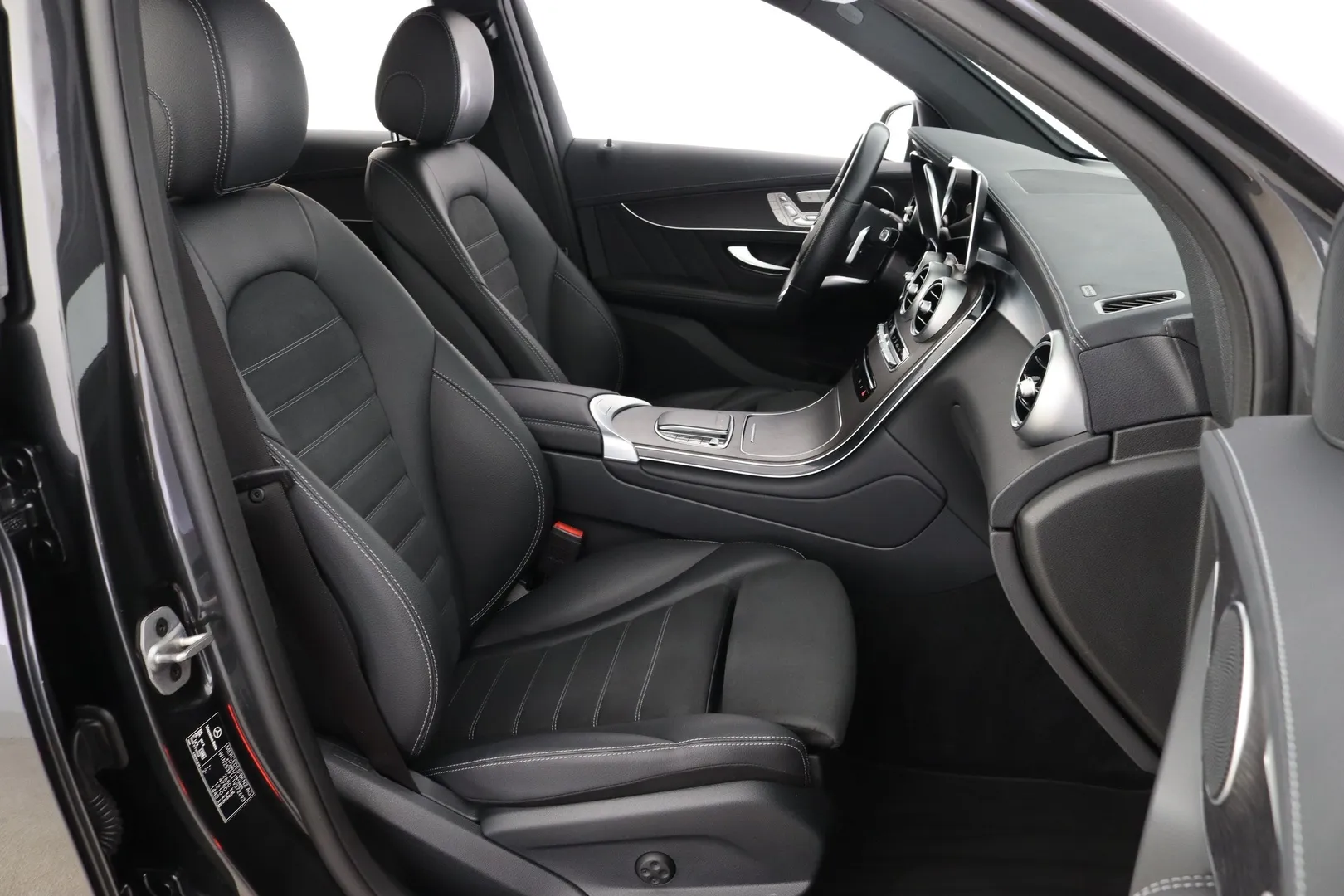 Mercedes-Benz GLC YMN-244 carousel image