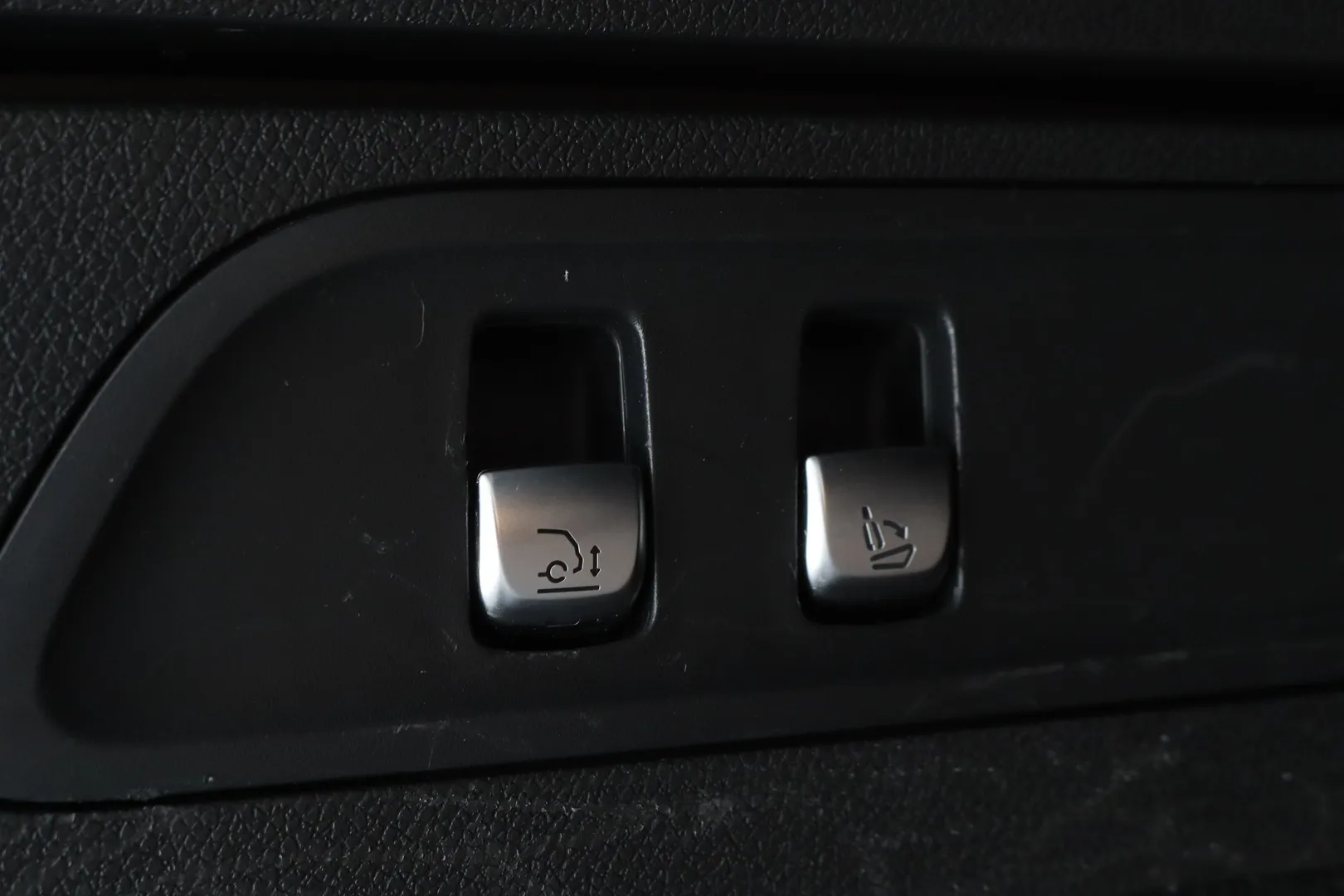 Mercedes-Benz GLC YMN-244 carousel image
