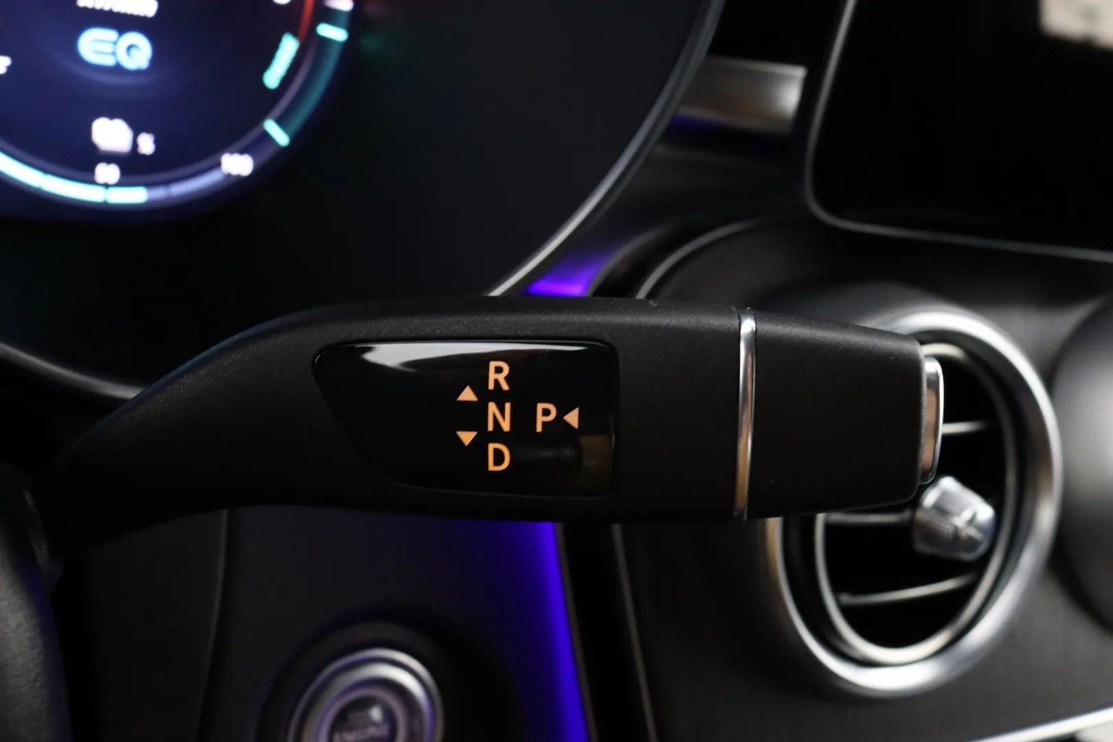 Mercedes-Benz GLC YMN-244 carousel image
