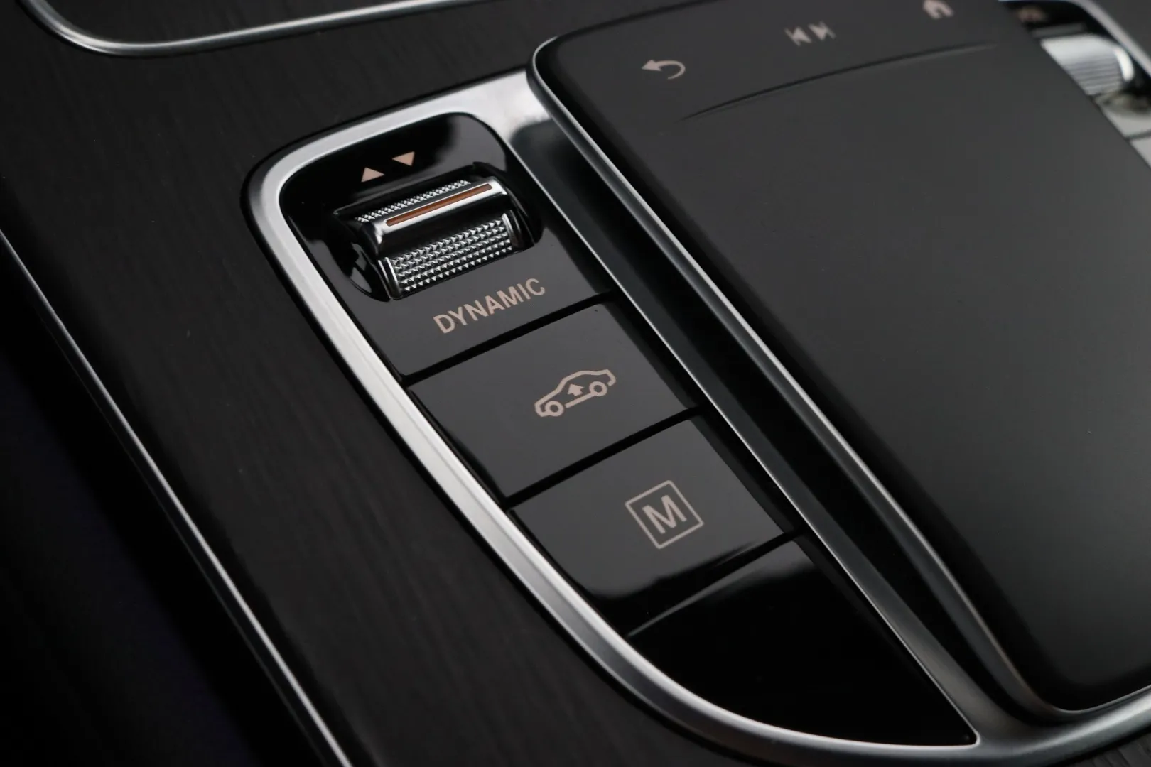 Mercedes-Benz GLC YMN-244 carousel image