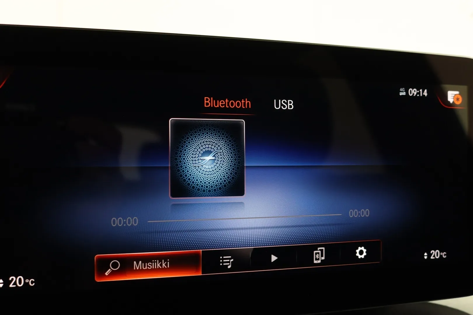 Mercedes-Benz GLC YMN-244 carousel image