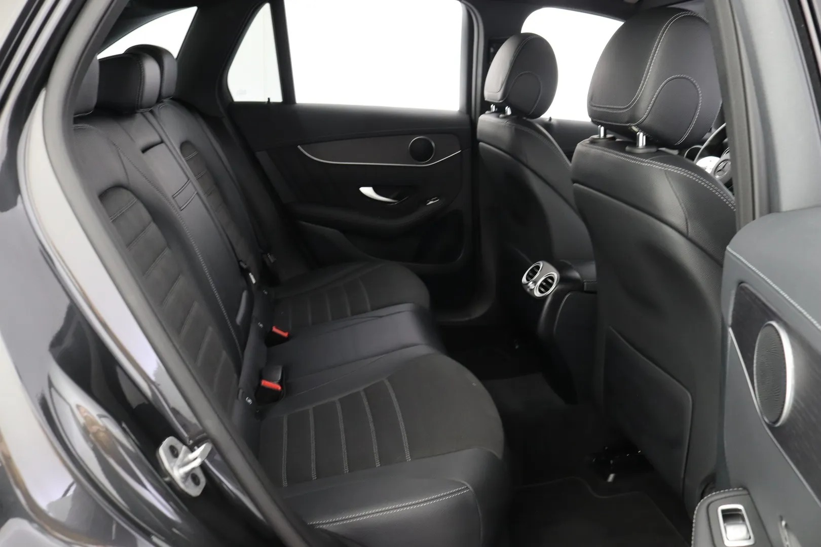Mercedes-Benz GLC YMN-244 carousel image