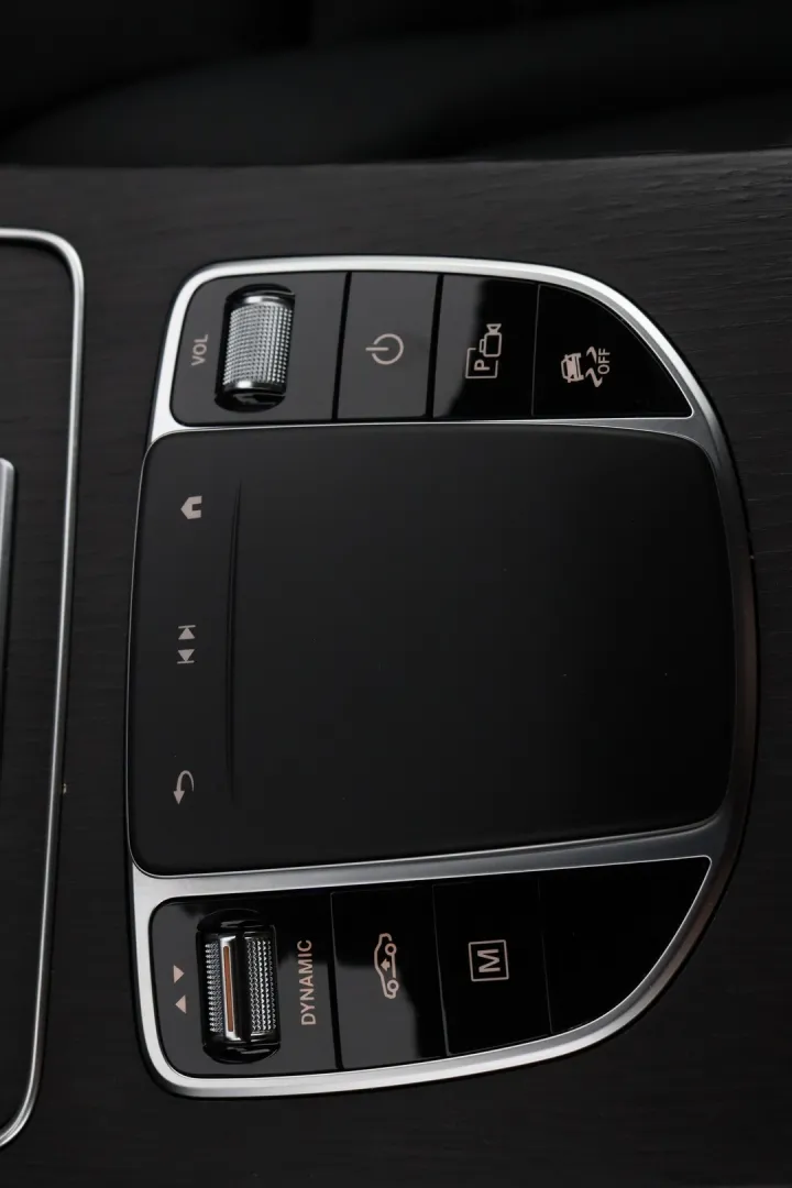 Mercedes-Benz GLC YMN-244 carousel image