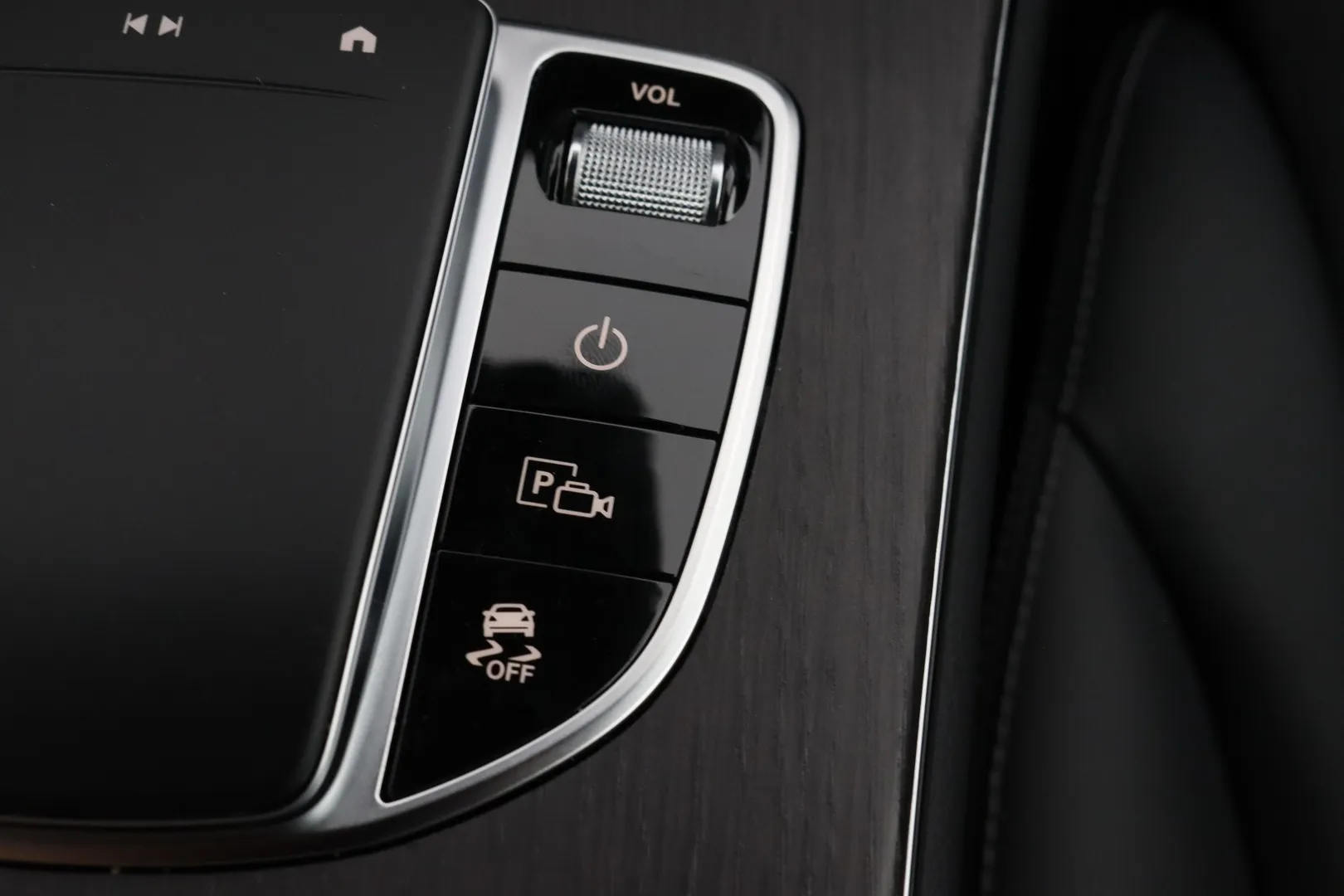 Mercedes-Benz GLC YMN-244 carousel image