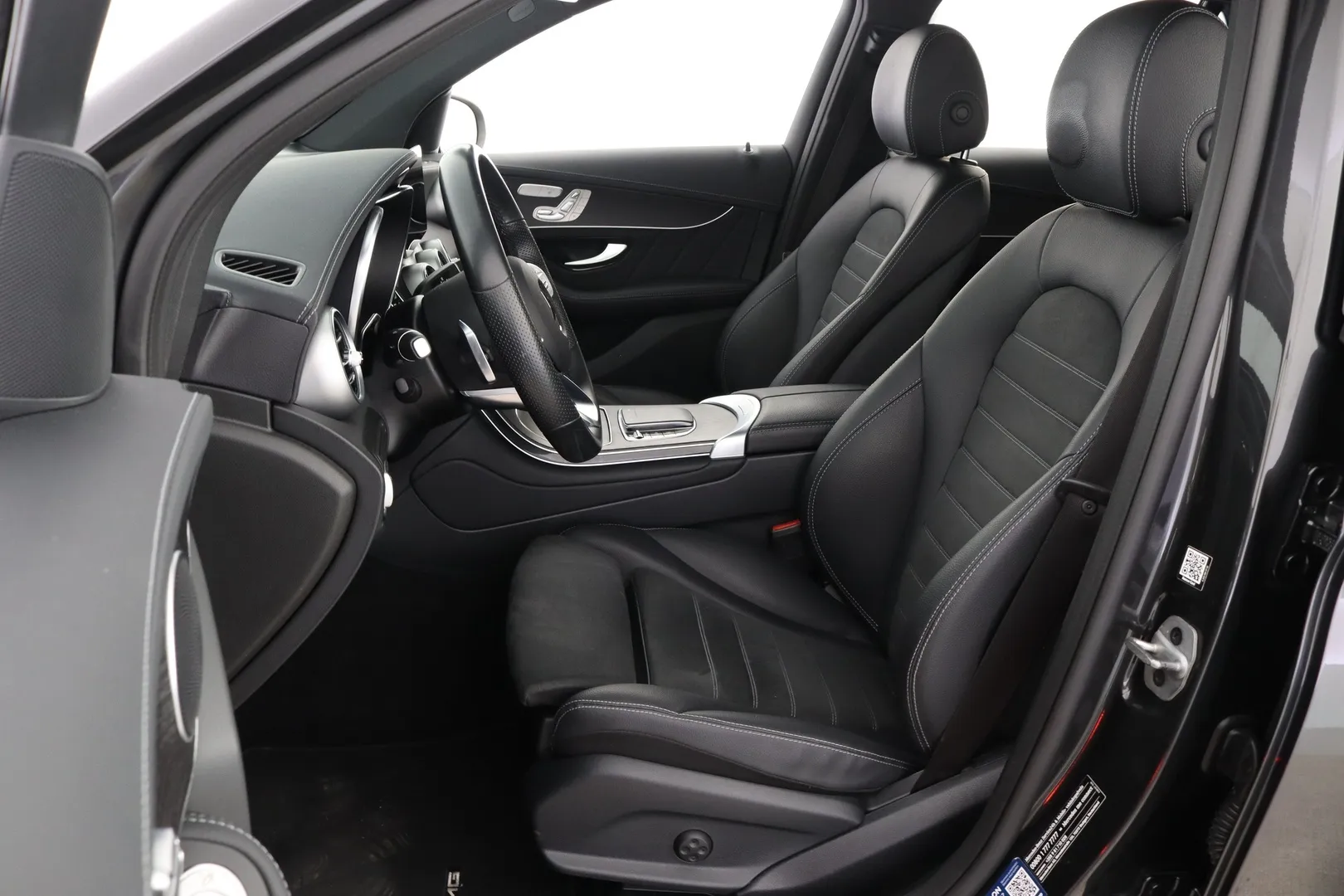 Mercedes-Benz GLC YMN-244 carousel image
