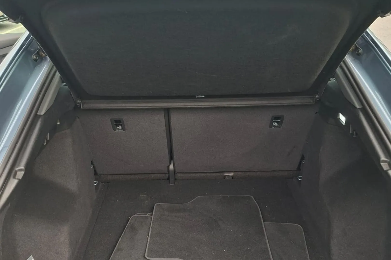 Audi Q4 e-tron LSU-126 carousel image